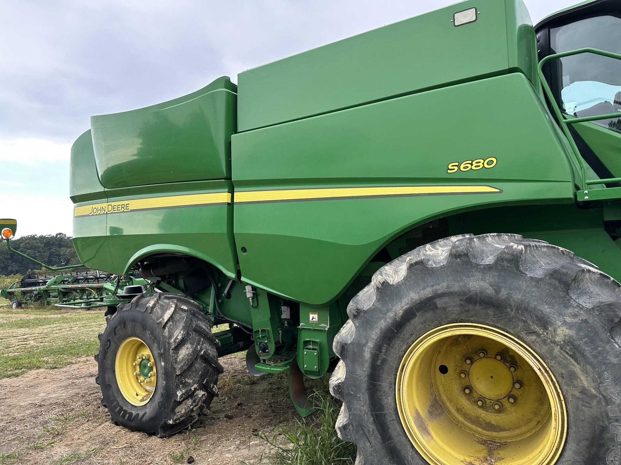 2012 John Deere S680 Combine