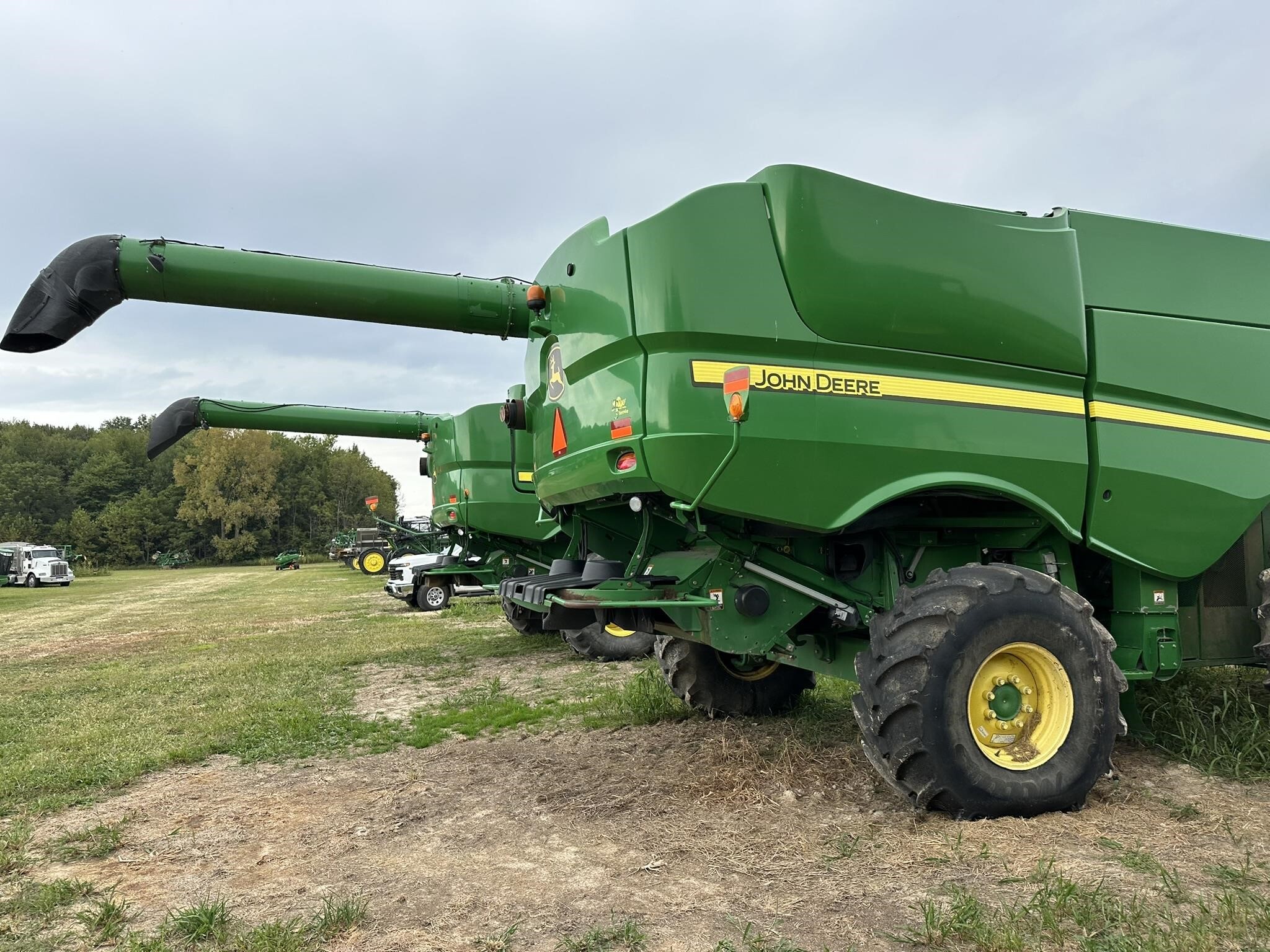 2012 John Deere S680 Combine