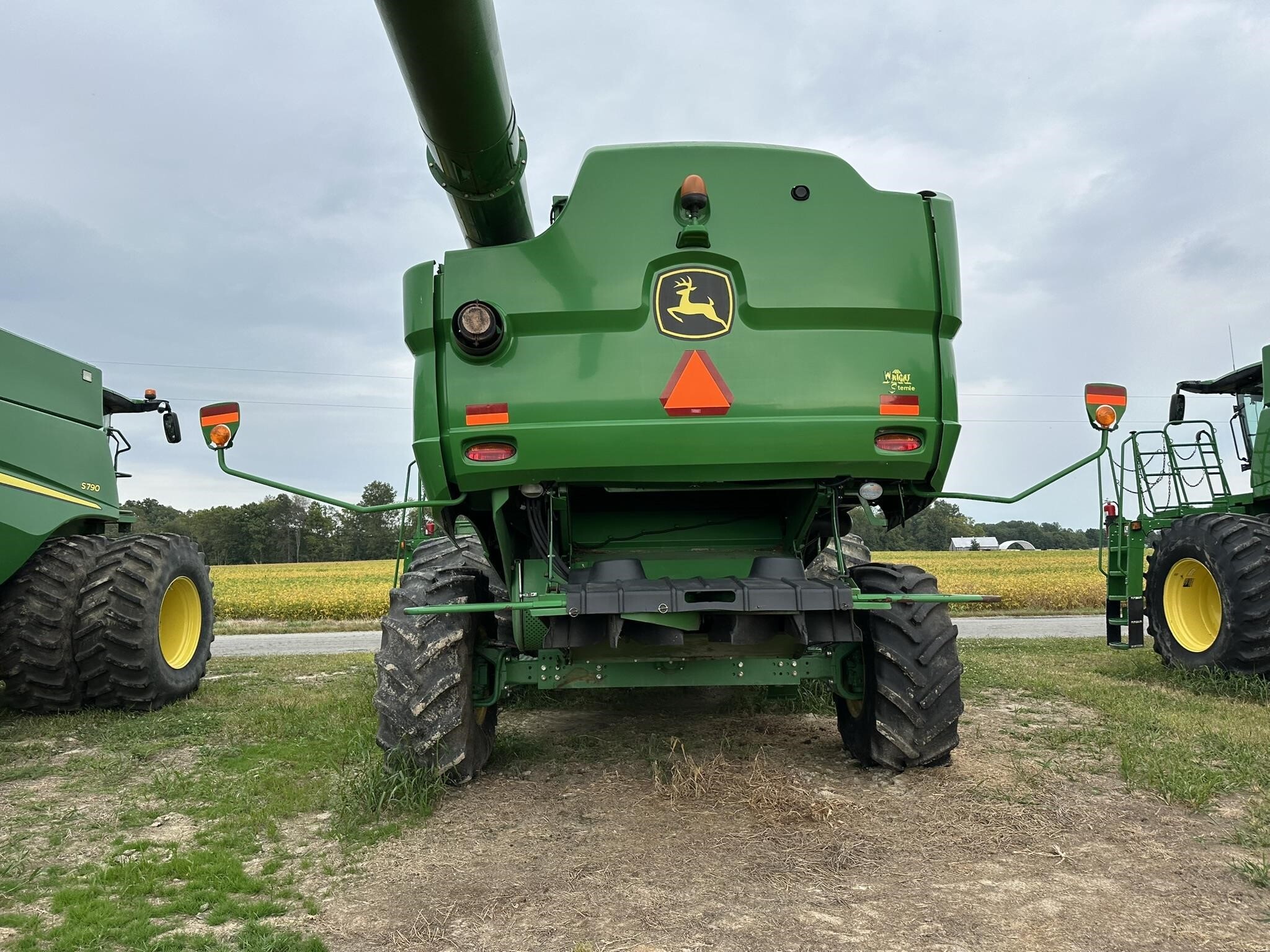 2012 John Deere S680 Combine