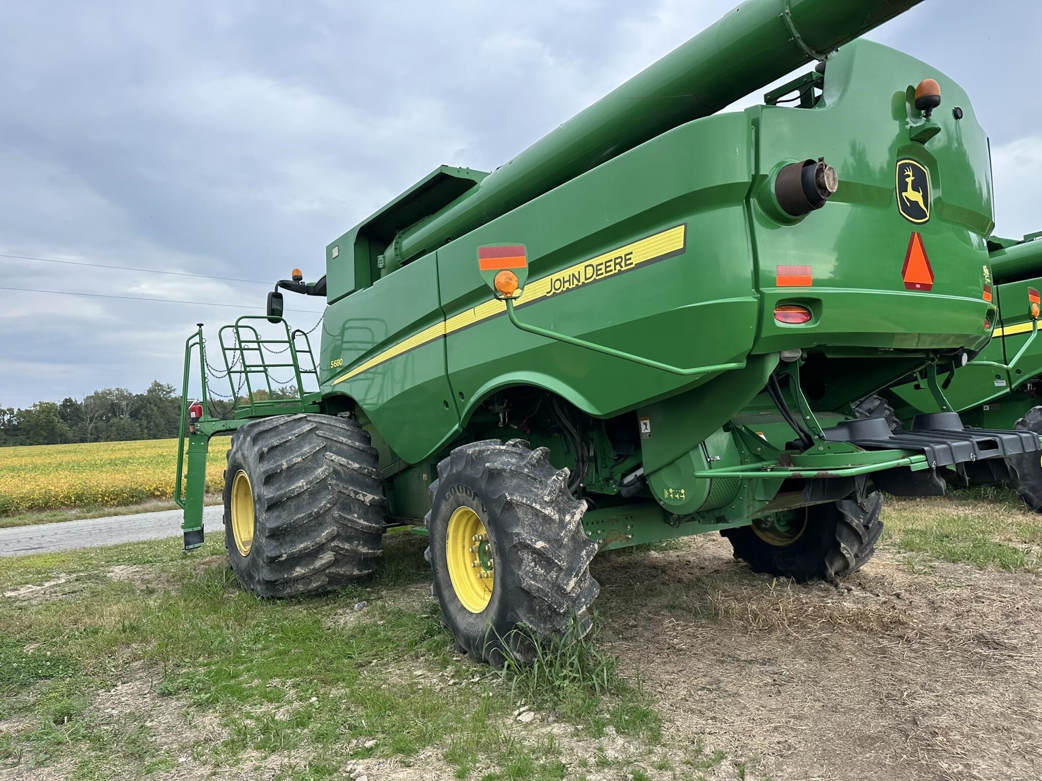 2012 John Deere S680 Combine