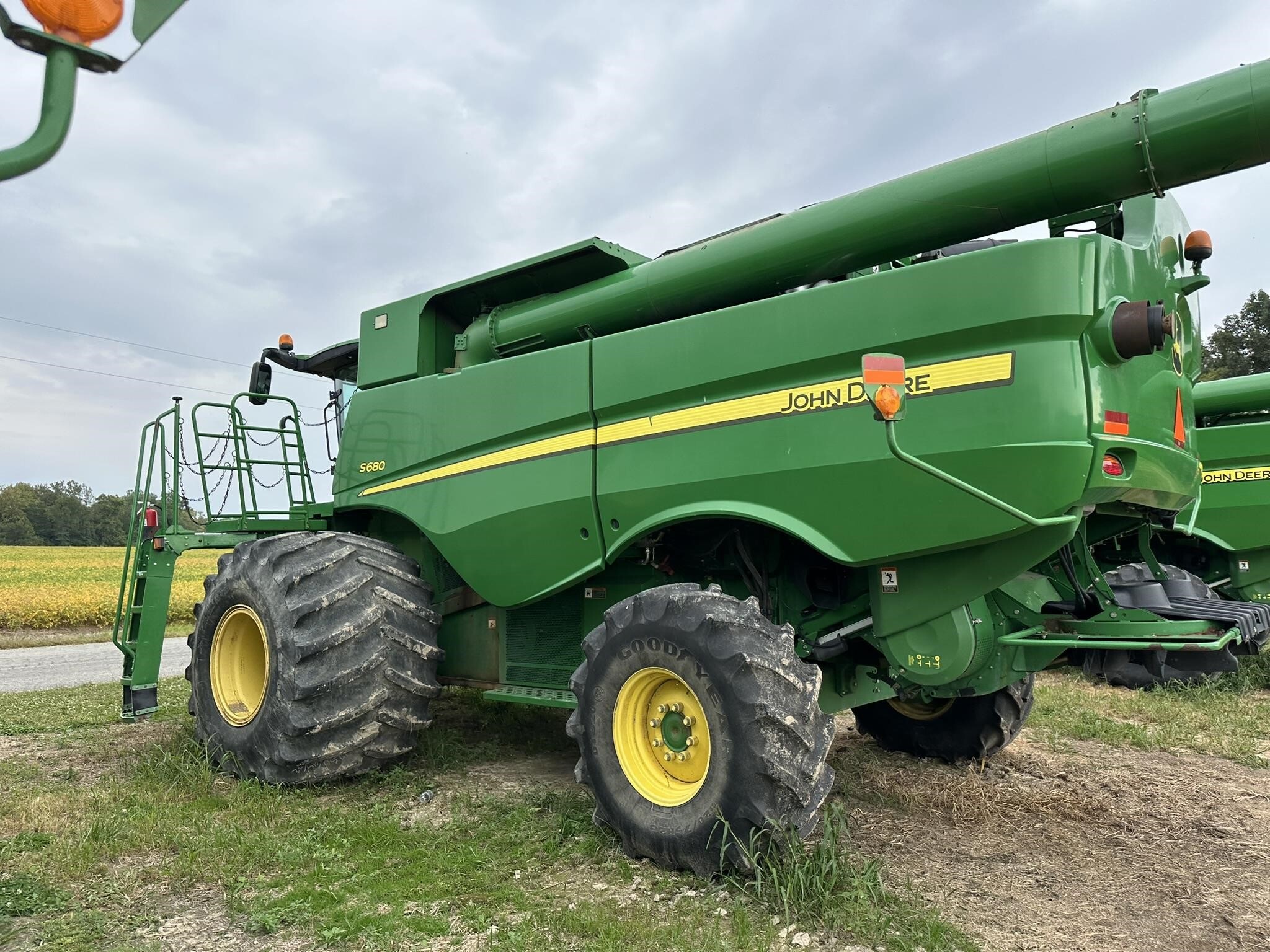 2012 John Deere S680 Combine