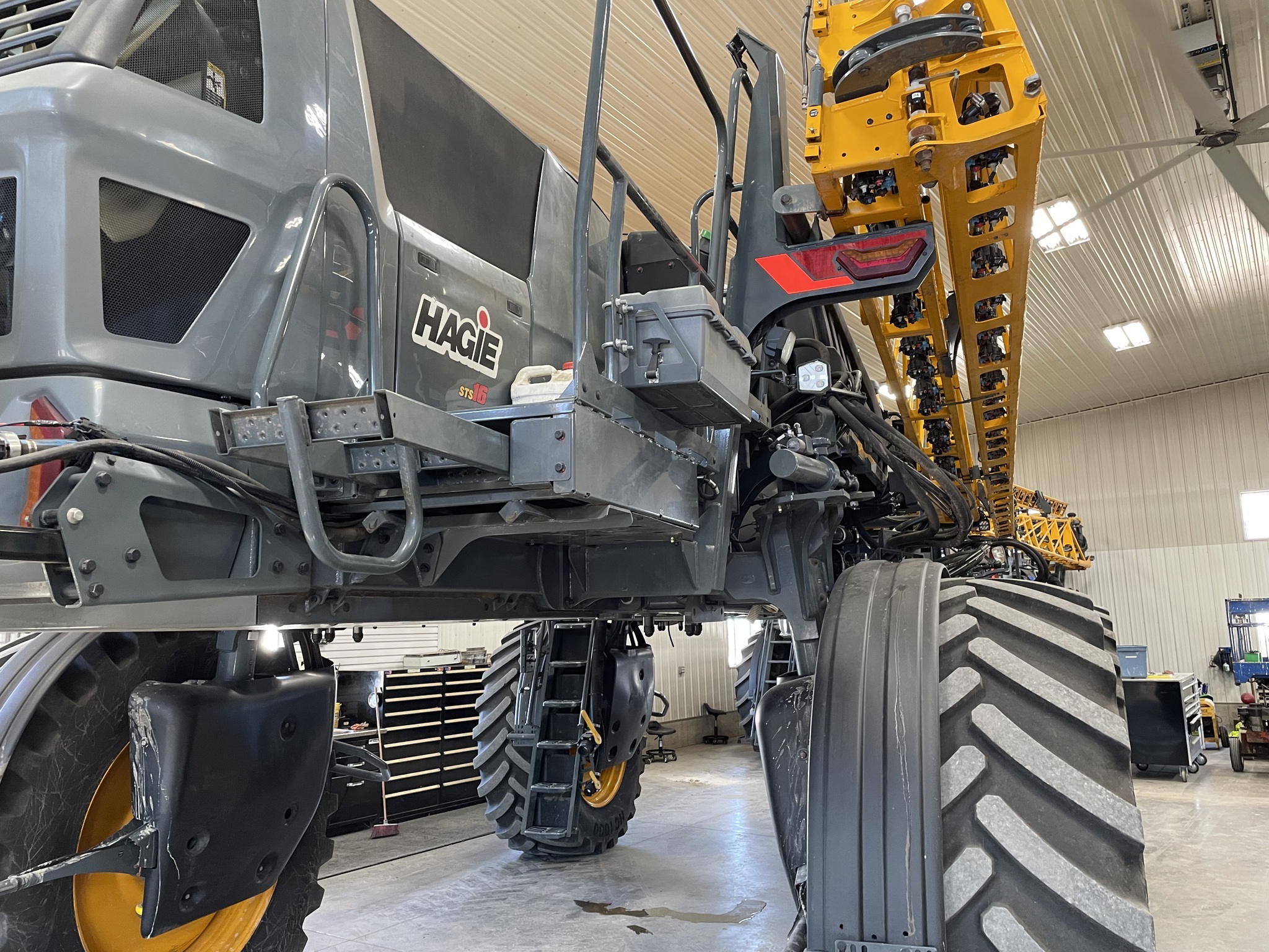 2023 Hagie STS16 Self-Propelled Sprayer