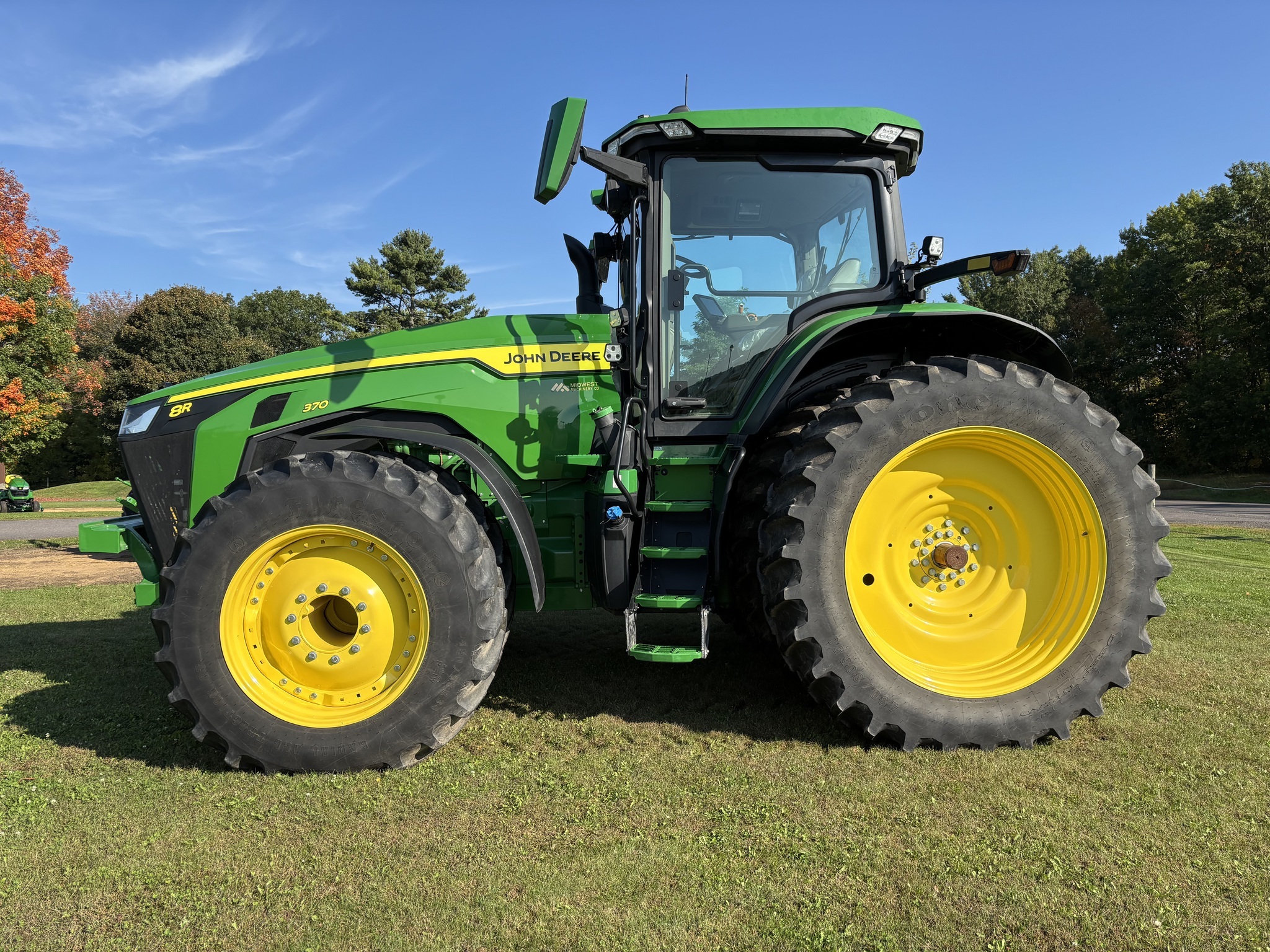 2022 John Deere 8R 370 Tractor