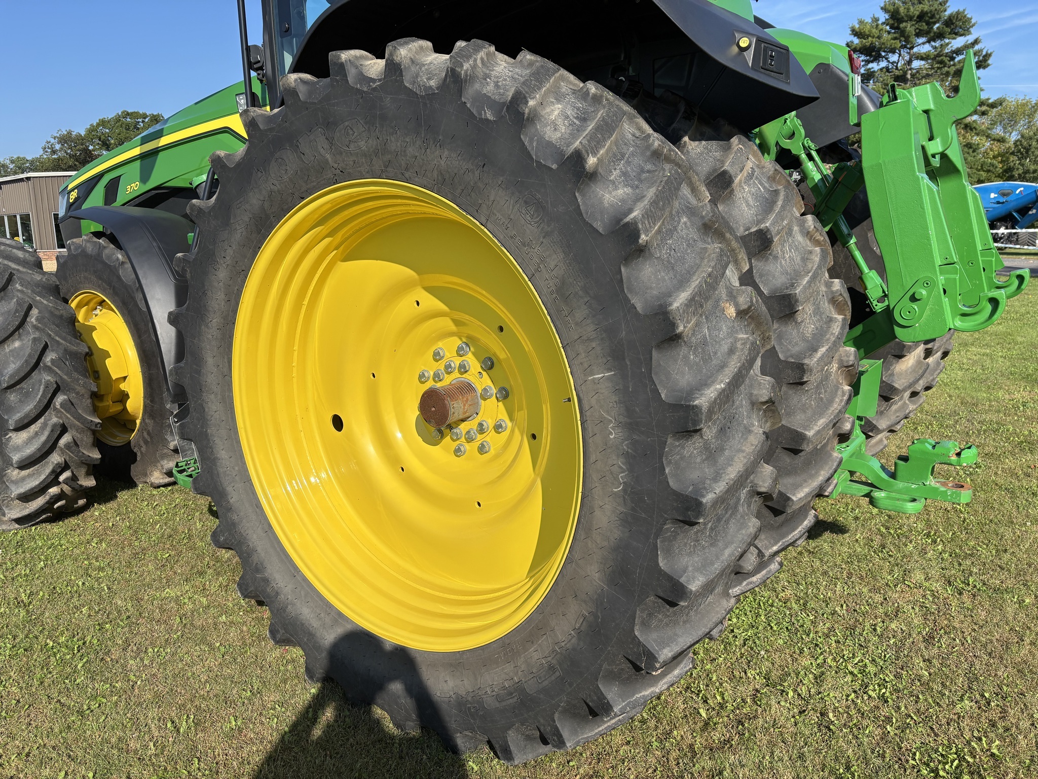 2022 John Deere 8R 370 Tractor