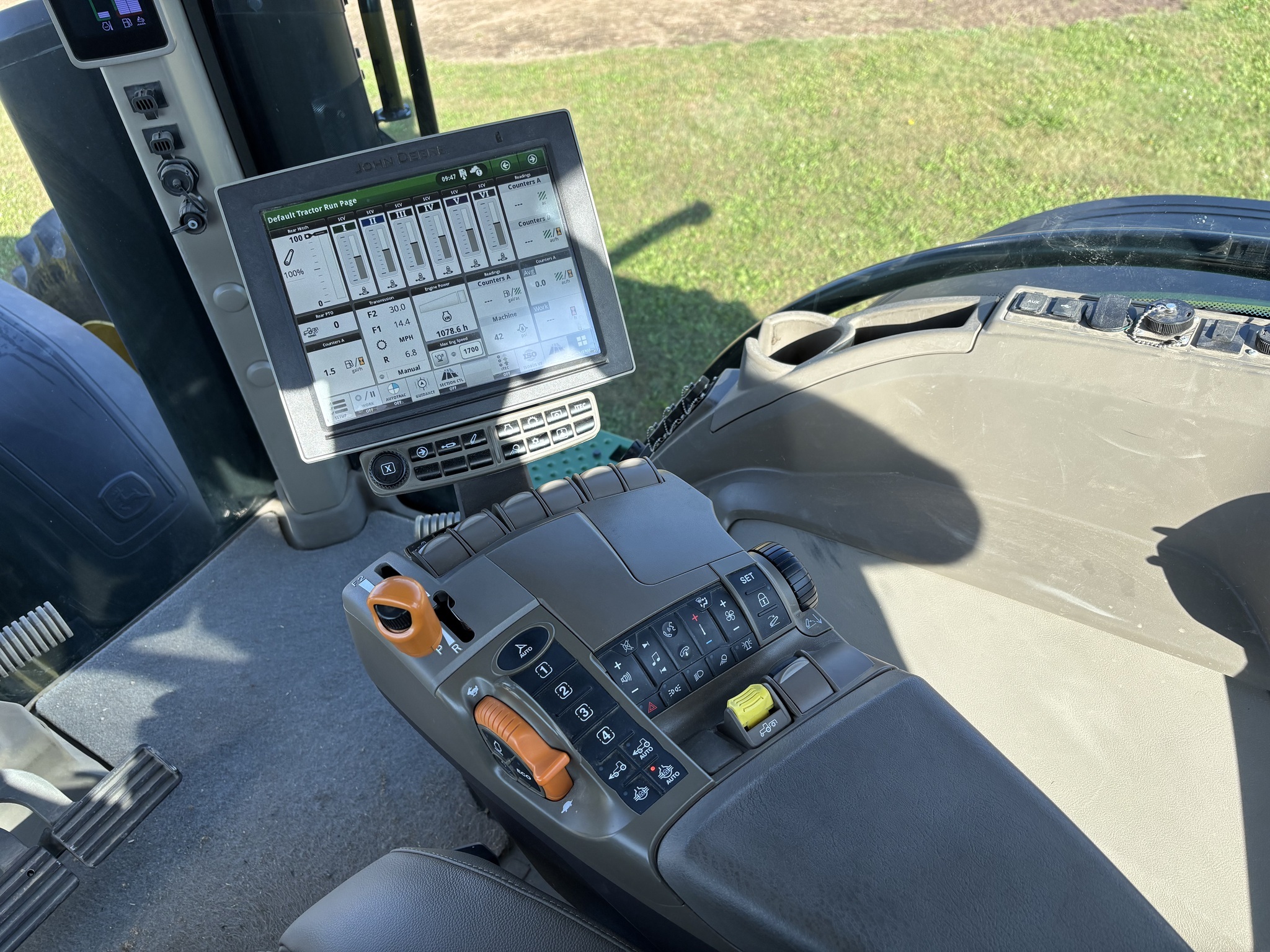 2022 John Deere 8R 370 Tractor