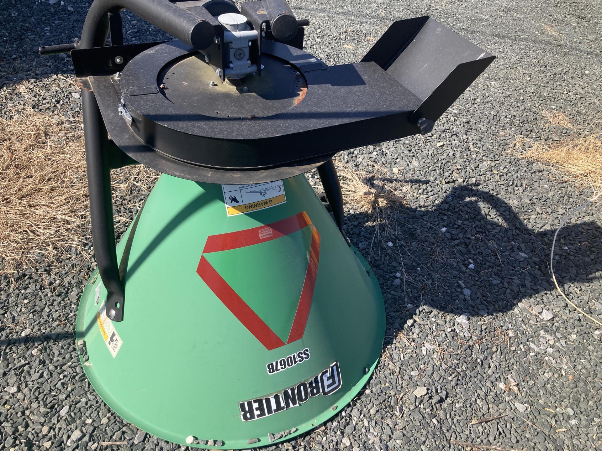 2018 Frontier SS1067B Pull-Type Fertilizer Spreader