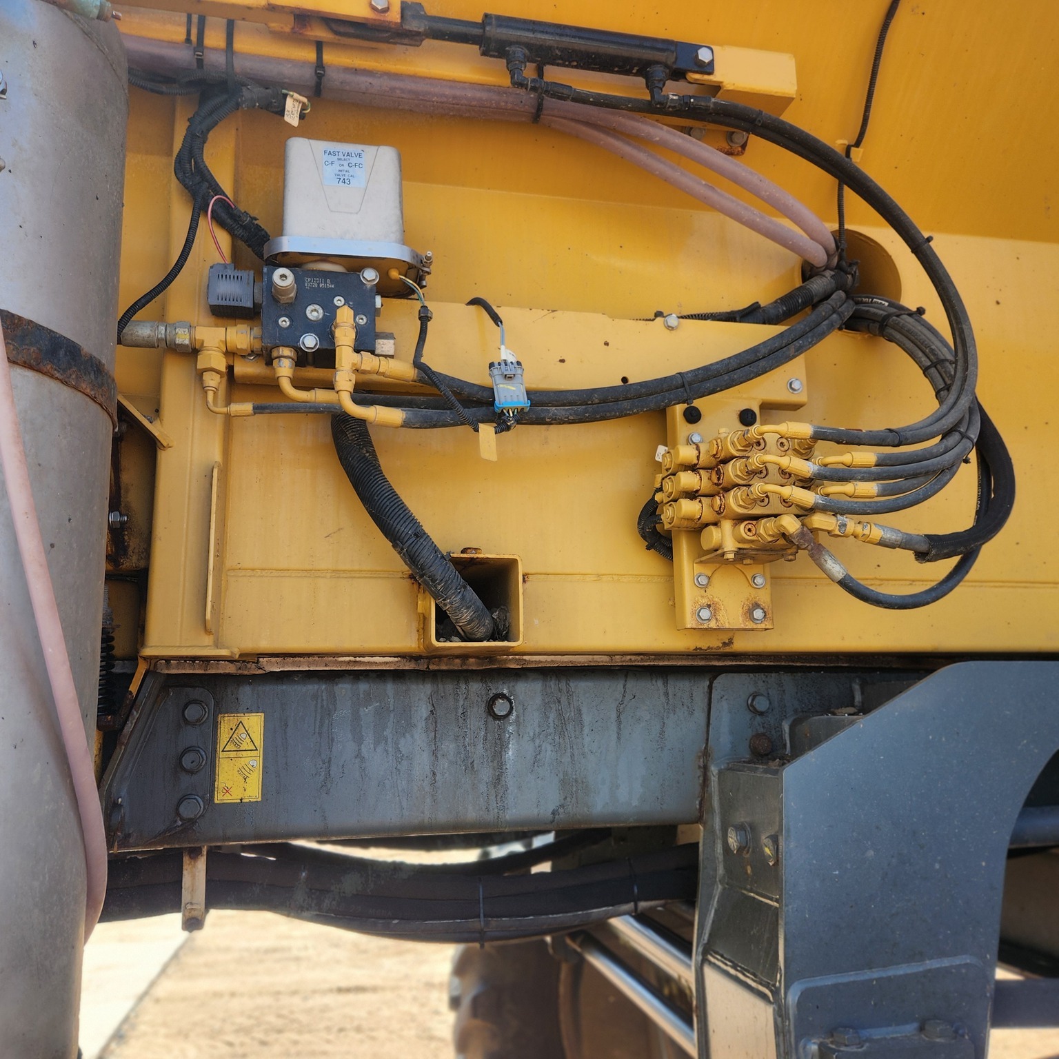 2019 ROGATOR RG1300C Self-Propelled Sprayer