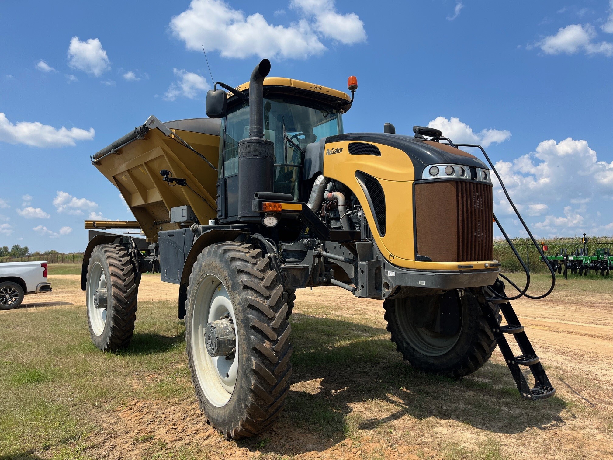 2019 ROGATOR 1100C Self-Propelled Sprayer