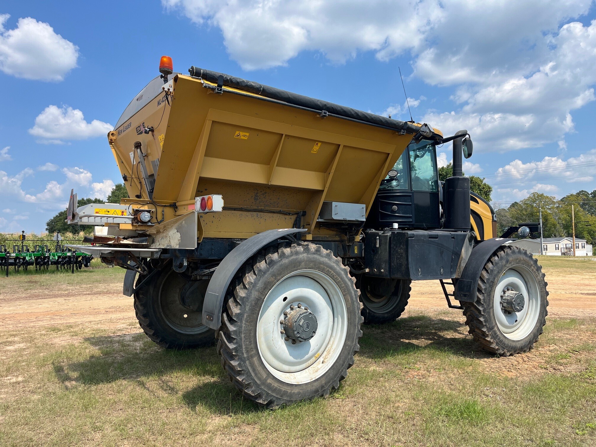 2019 ROGATOR 1100C Self-Propelled Sprayer