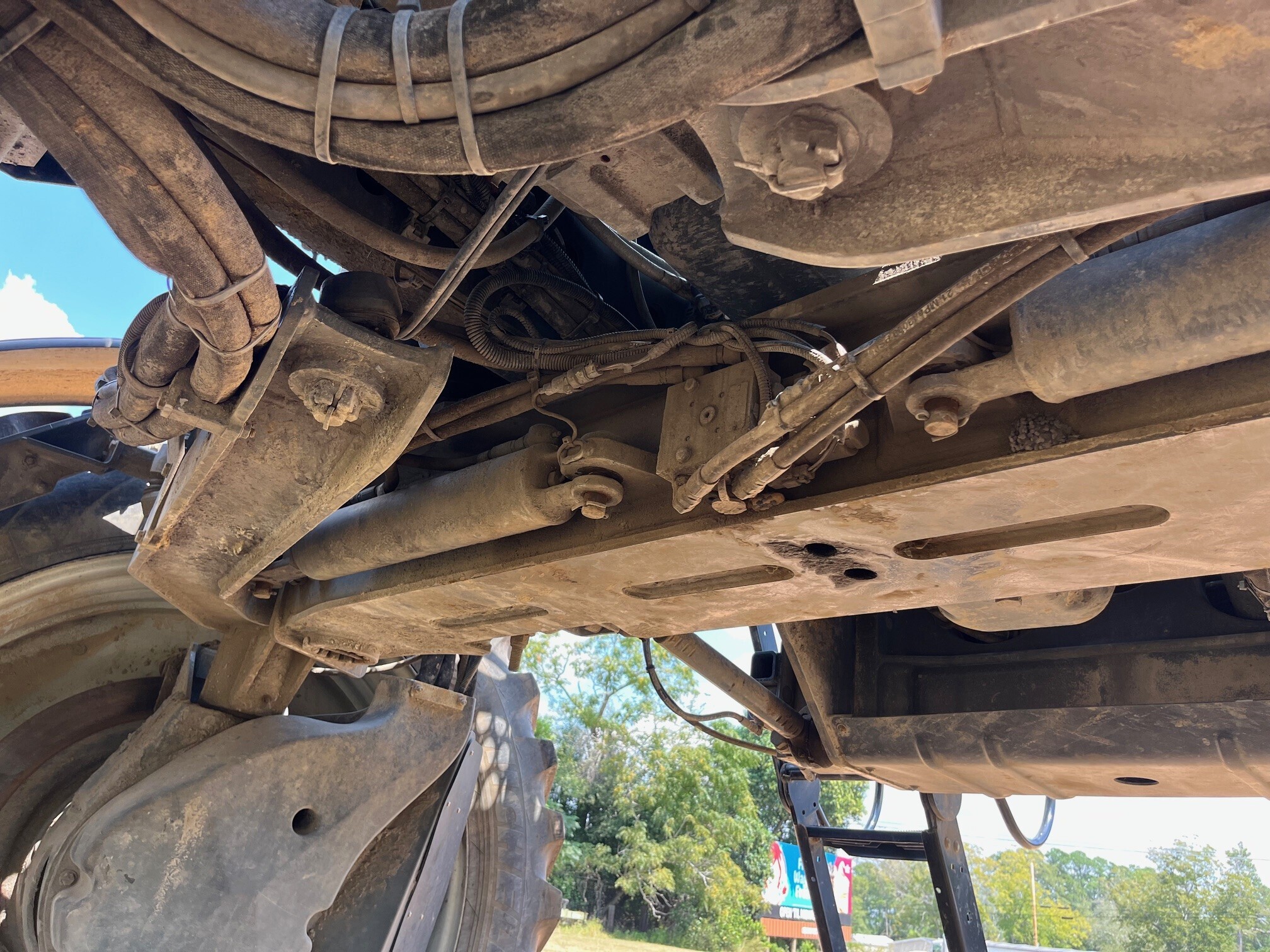 2019 ROGATOR 1100C Self-Propelled Sprayer