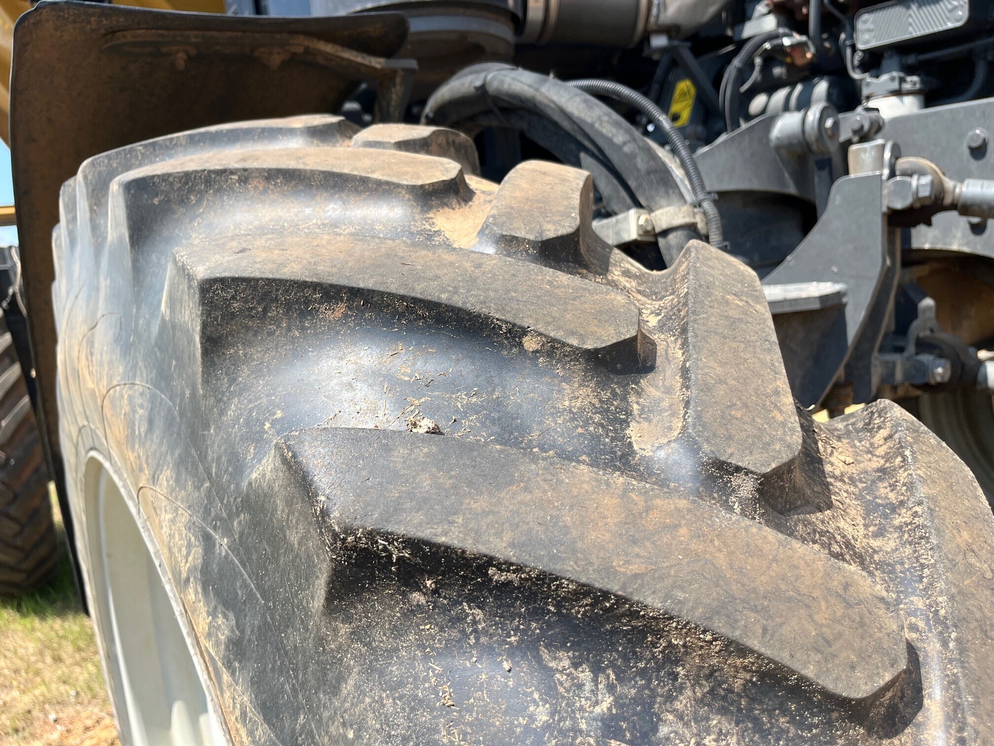 2019 ROGATOR 1100C Self-Propelled Sprayer