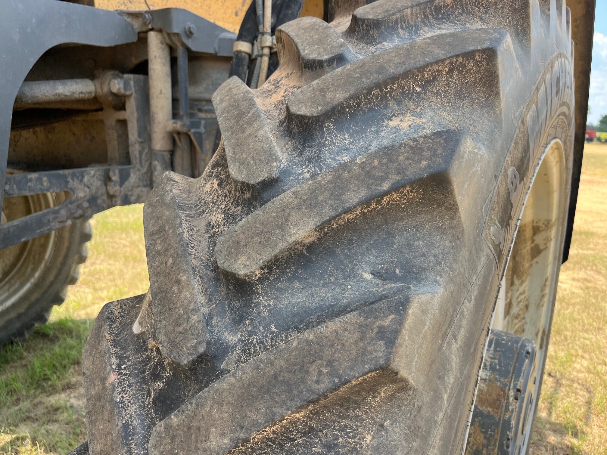 2019 ROGATOR 1100C Self-Propelled Sprayer