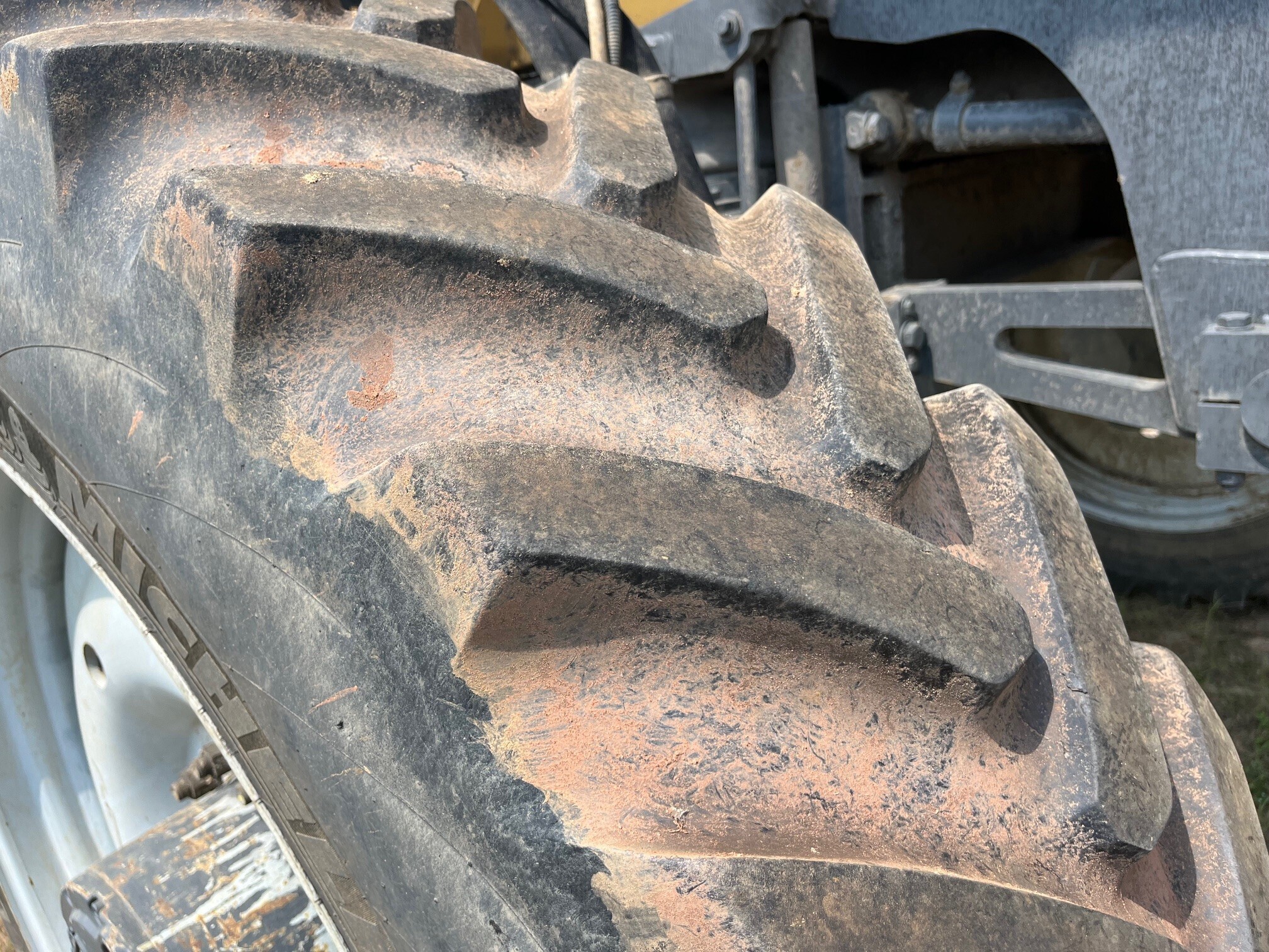 2019 ROGATOR 1100C Self-Propelled Sprayer