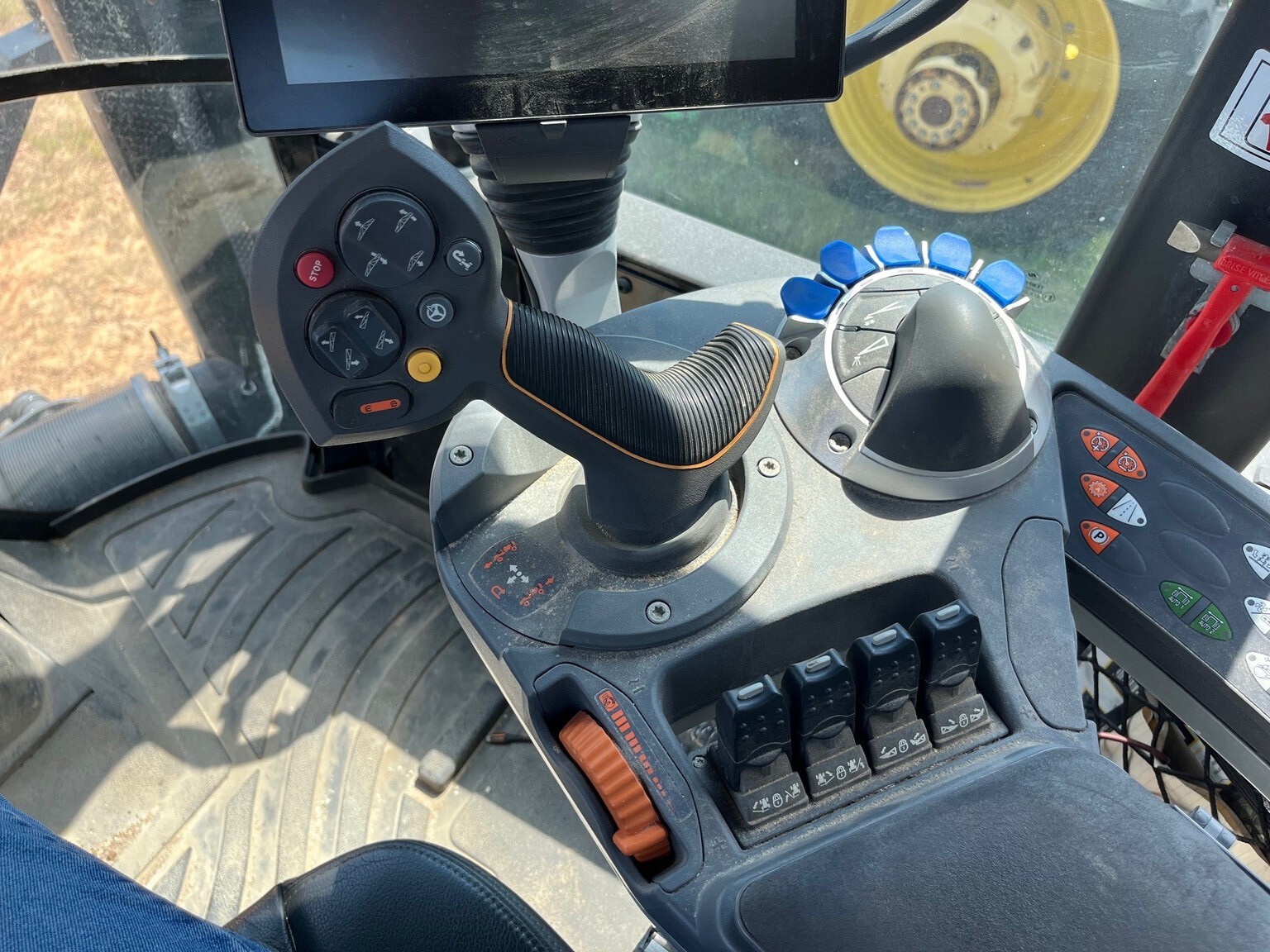 2019 ROGATOR 1100C Self-Propelled Sprayer