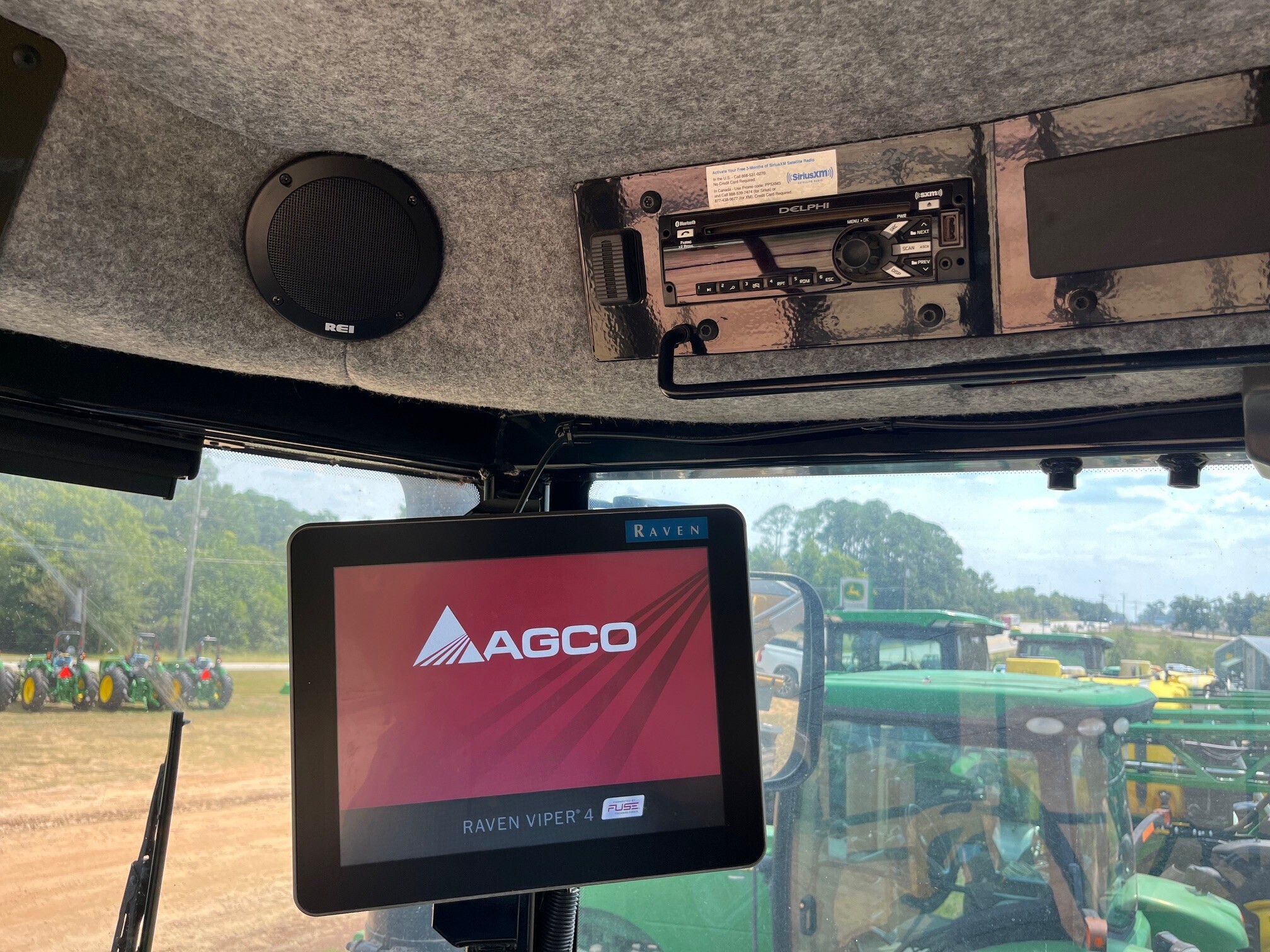 2019 ROGATOR 1100C Self-Propelled Sprayer