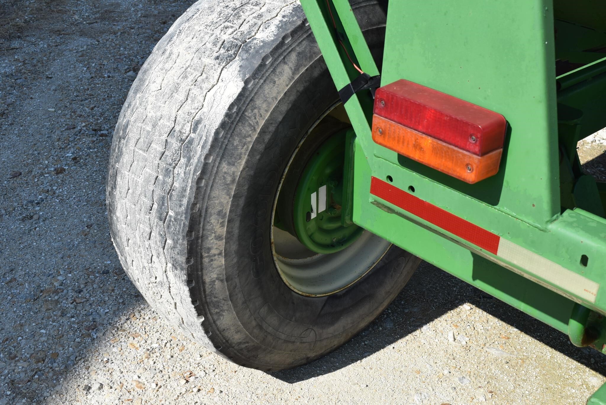  Brent 640 Gravity Wagon