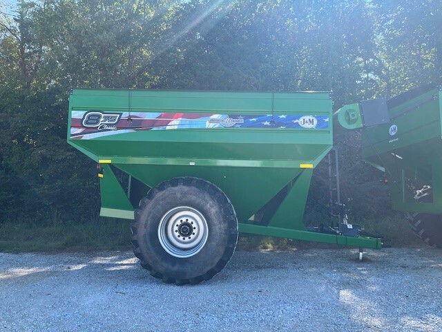 2024 J&M 875 Grain Cart