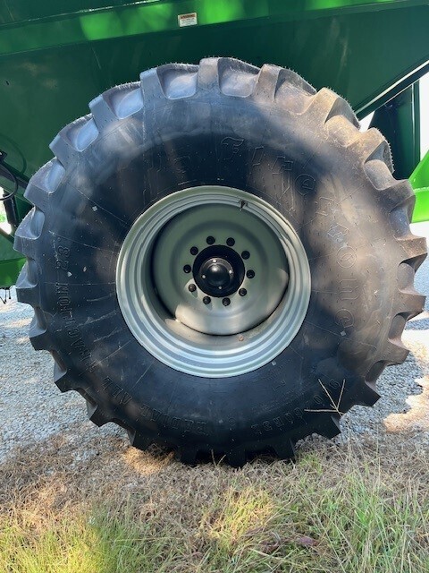 2024 J&M 875 Grain Cart