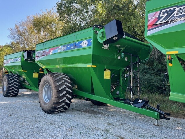 2024 J&M 875 Grain Cart