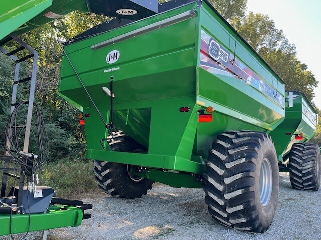 2024 J&M 875 Grain Cart