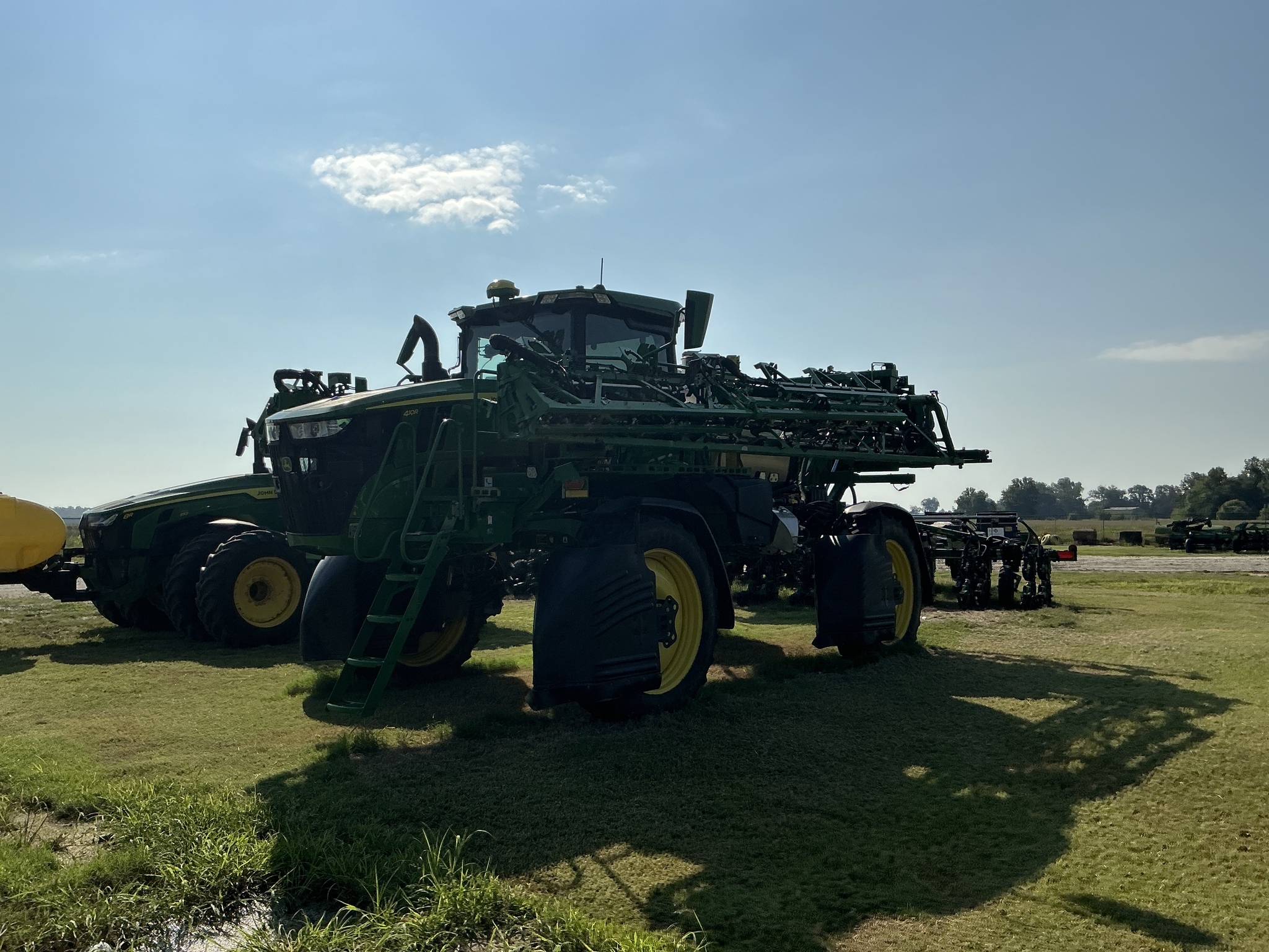 2022 John Deere 410R Self-Propelled Sprayer