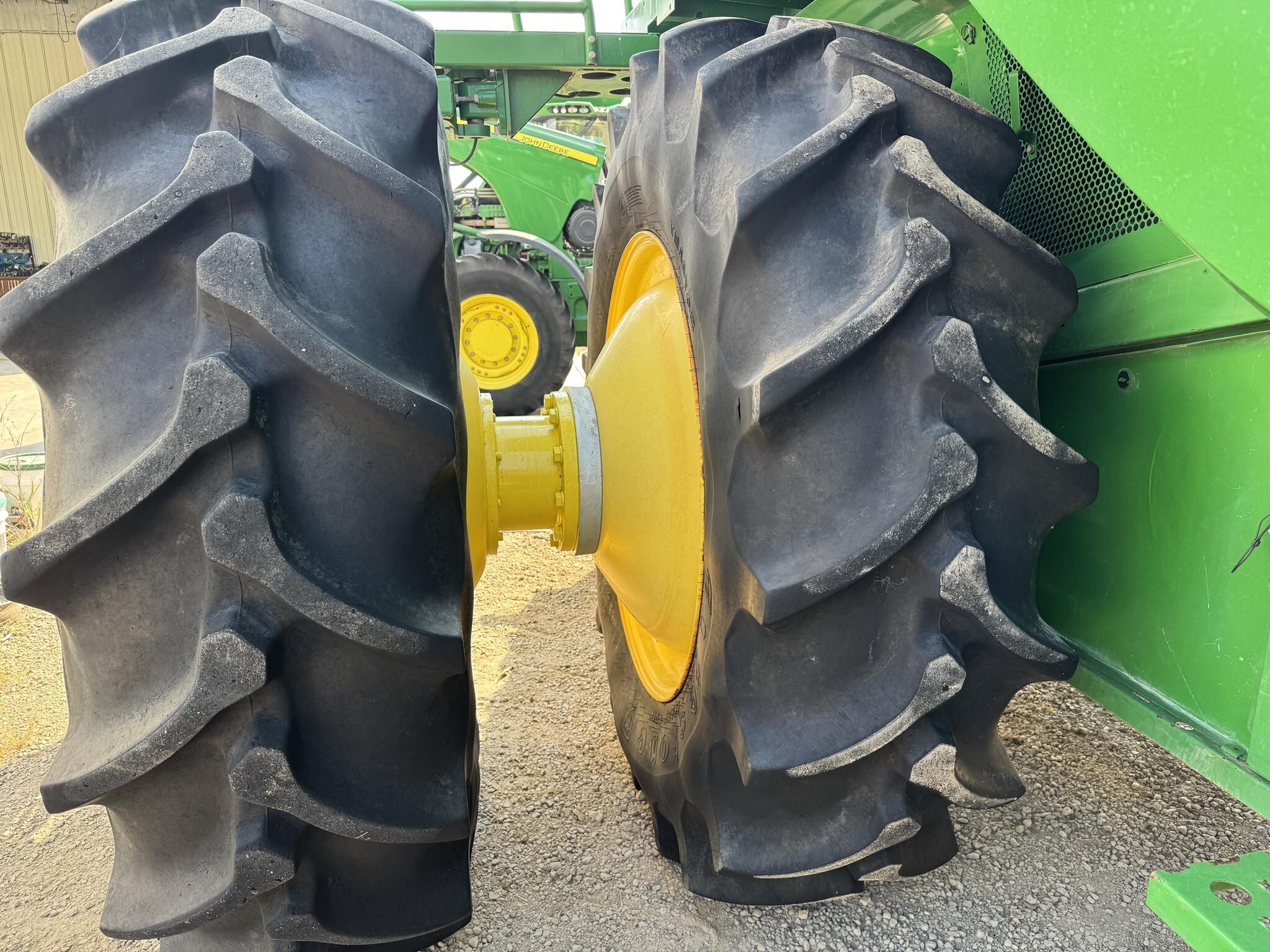 2013 John Deere S680 Combine