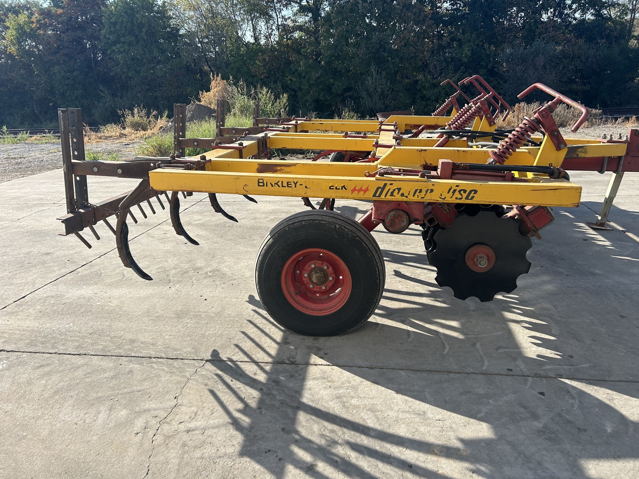 1980 John Deere 2111 Chisel Plow