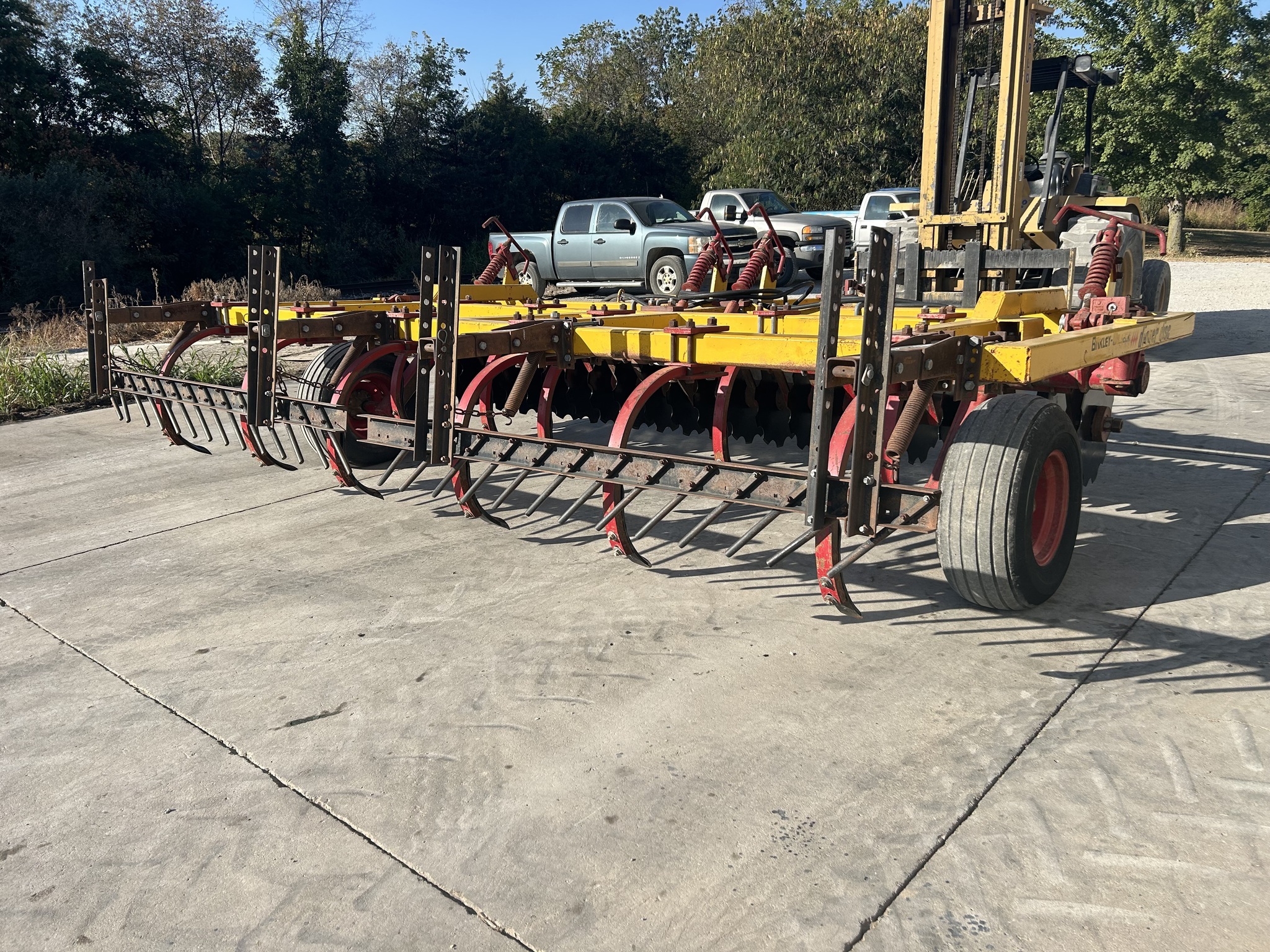 1980 John Deere 2111 Chisel Plow