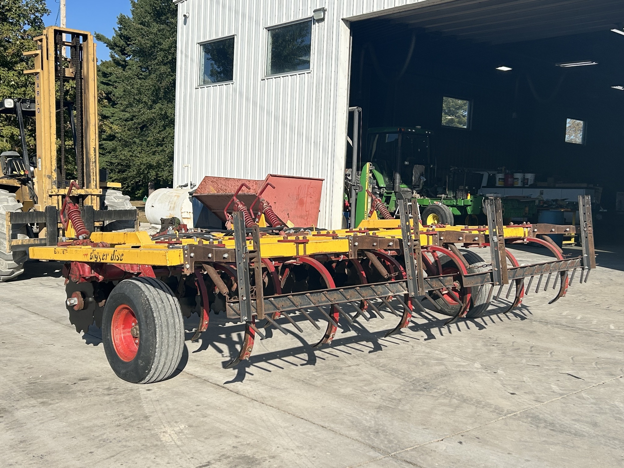 1980 John Deere 2111 Chisel Plow