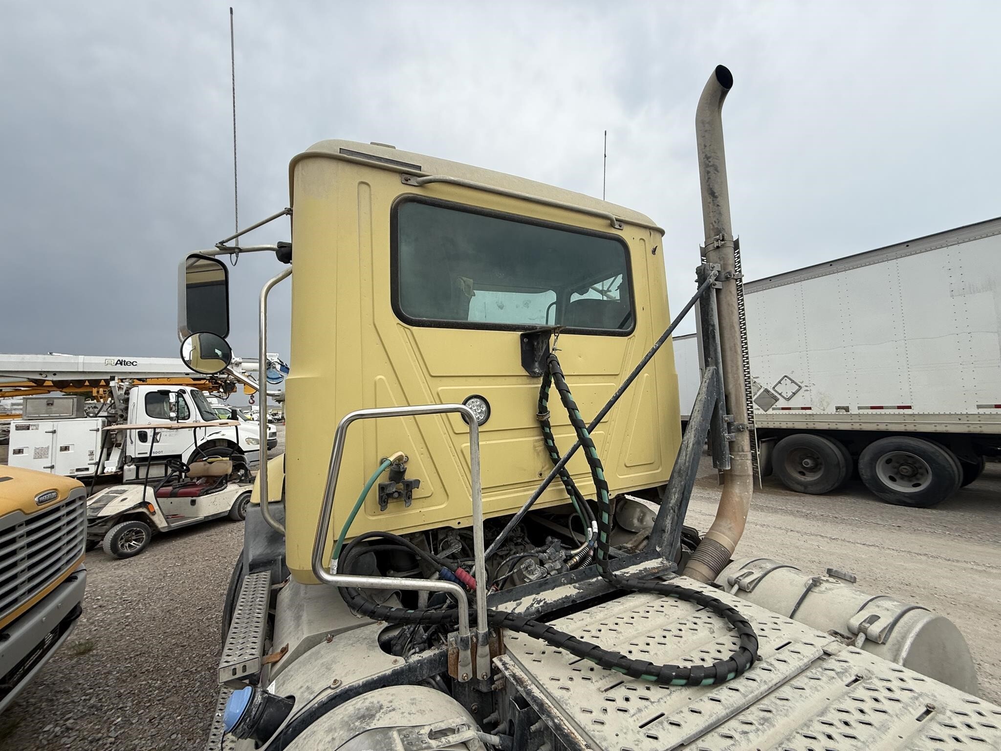 2018 Mack PINNACLE CXU613 Semi Trucks/Trailer