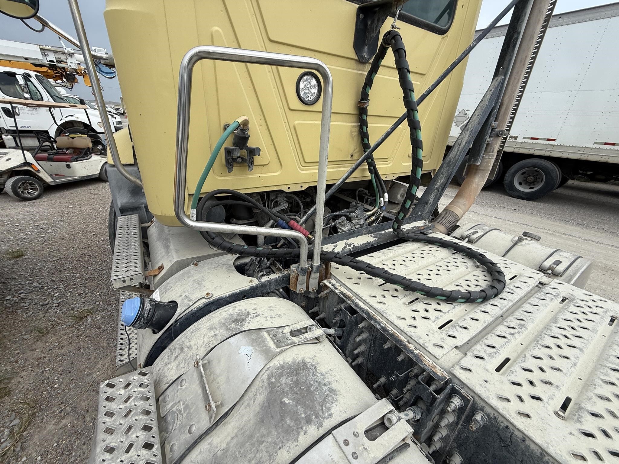 2018 Mack PINNACLE CXU613 Semi Trucks/Trailer