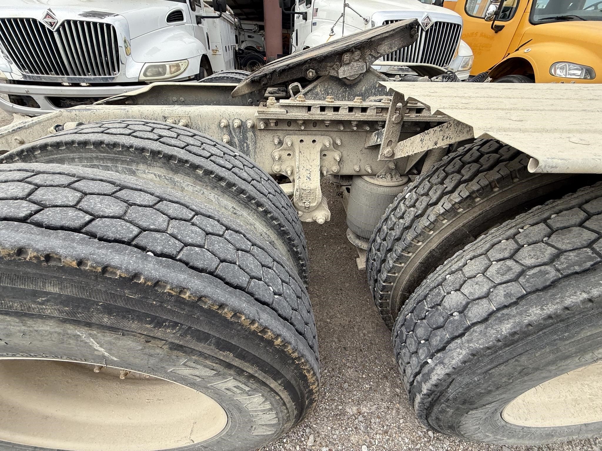 2018 Mack PINNACLE CXU613 Semi Trucks/Trailer