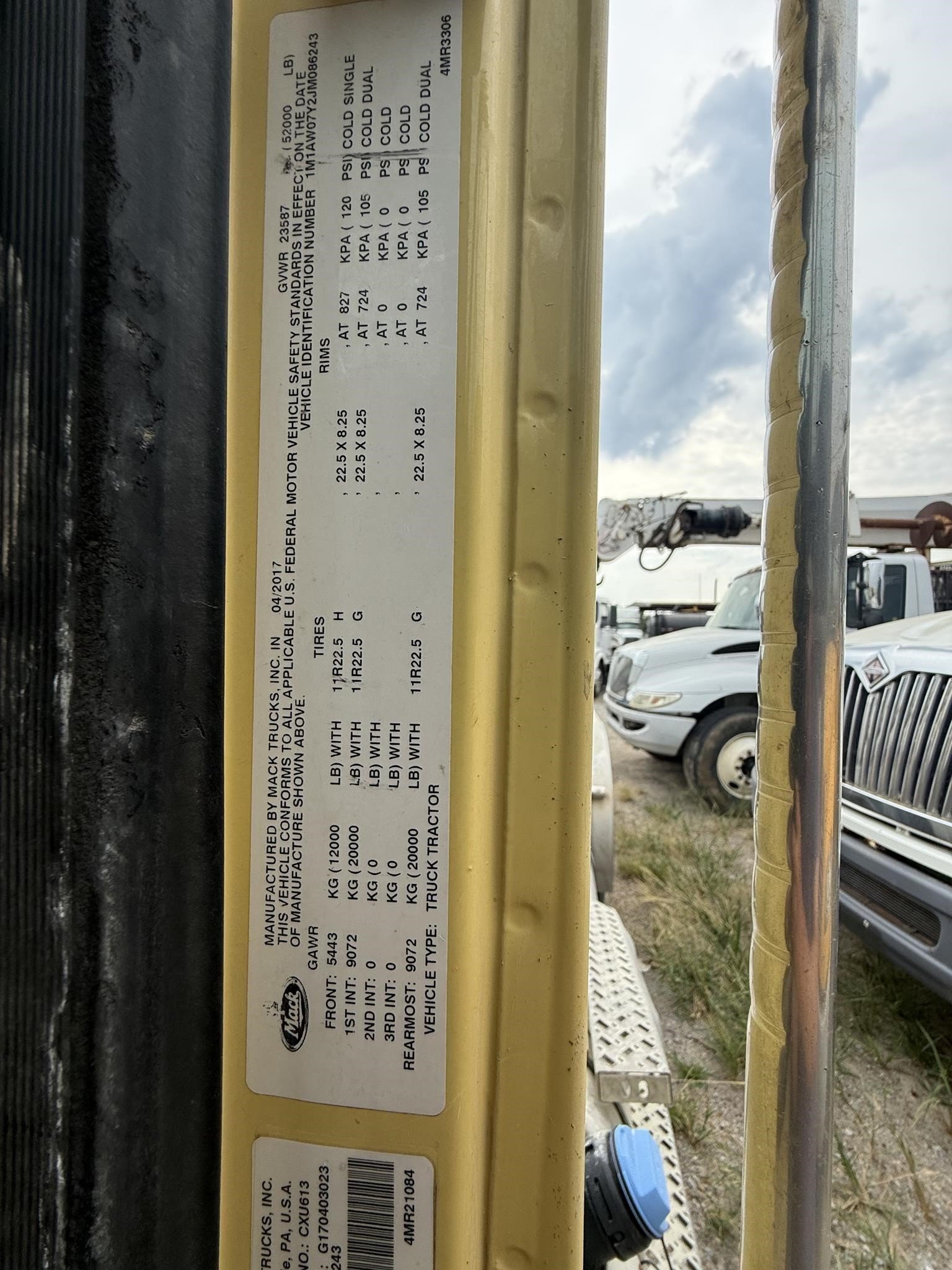 2018 Mack PINNACLE CXU613 Semi Trucks/Trailer