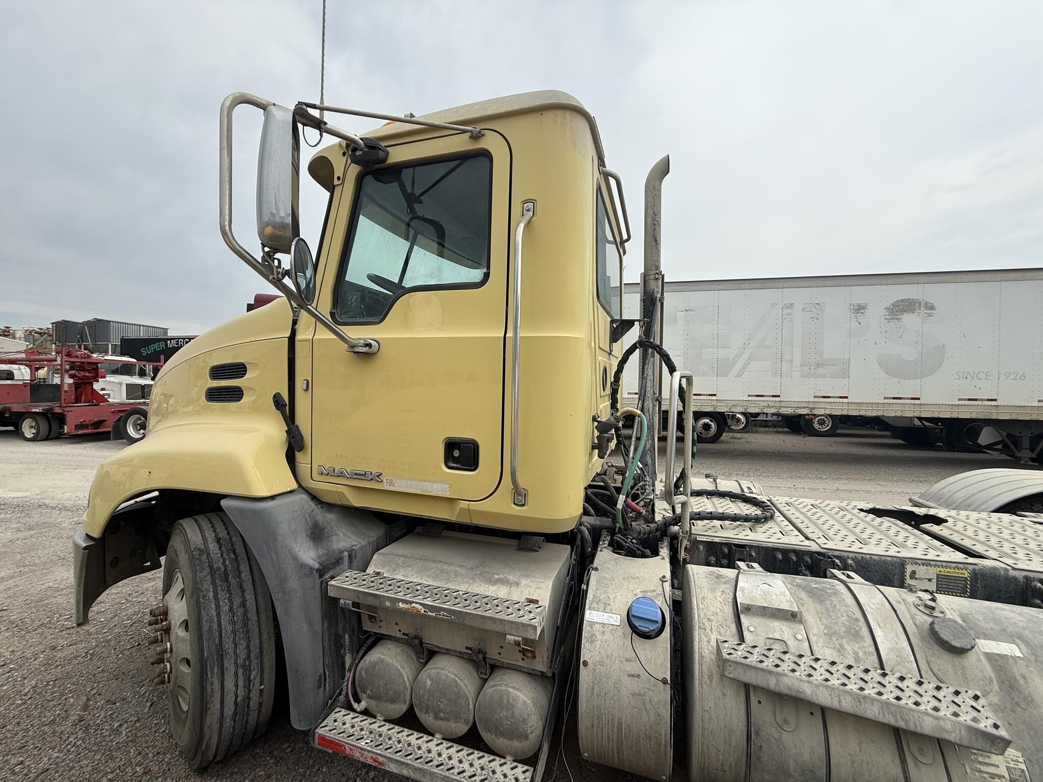 2018 Mack PINNACLE CXU613 Semi Trucks/Trailer