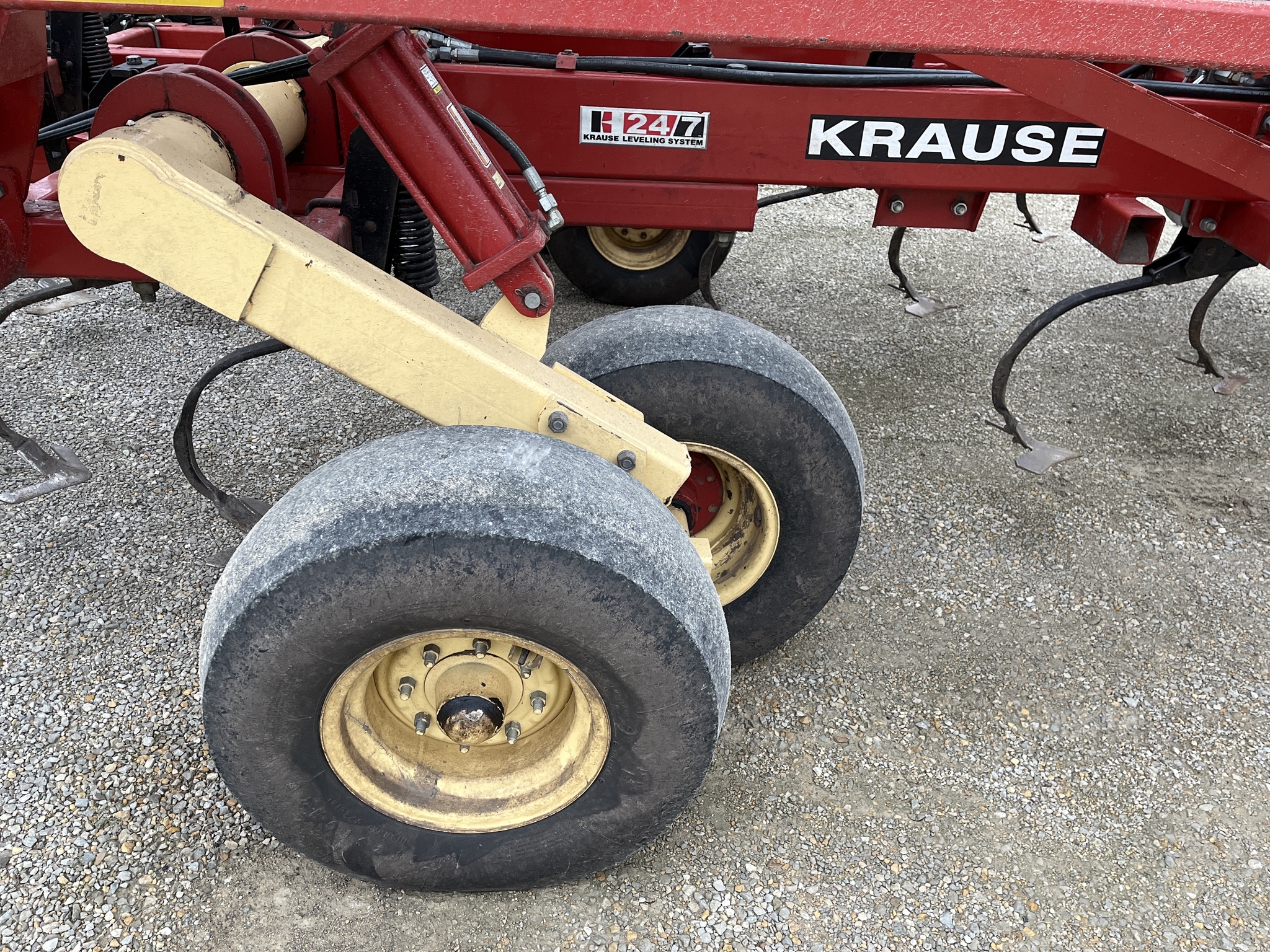 2008 Krause Landsman TL6200 Soil Finisher
