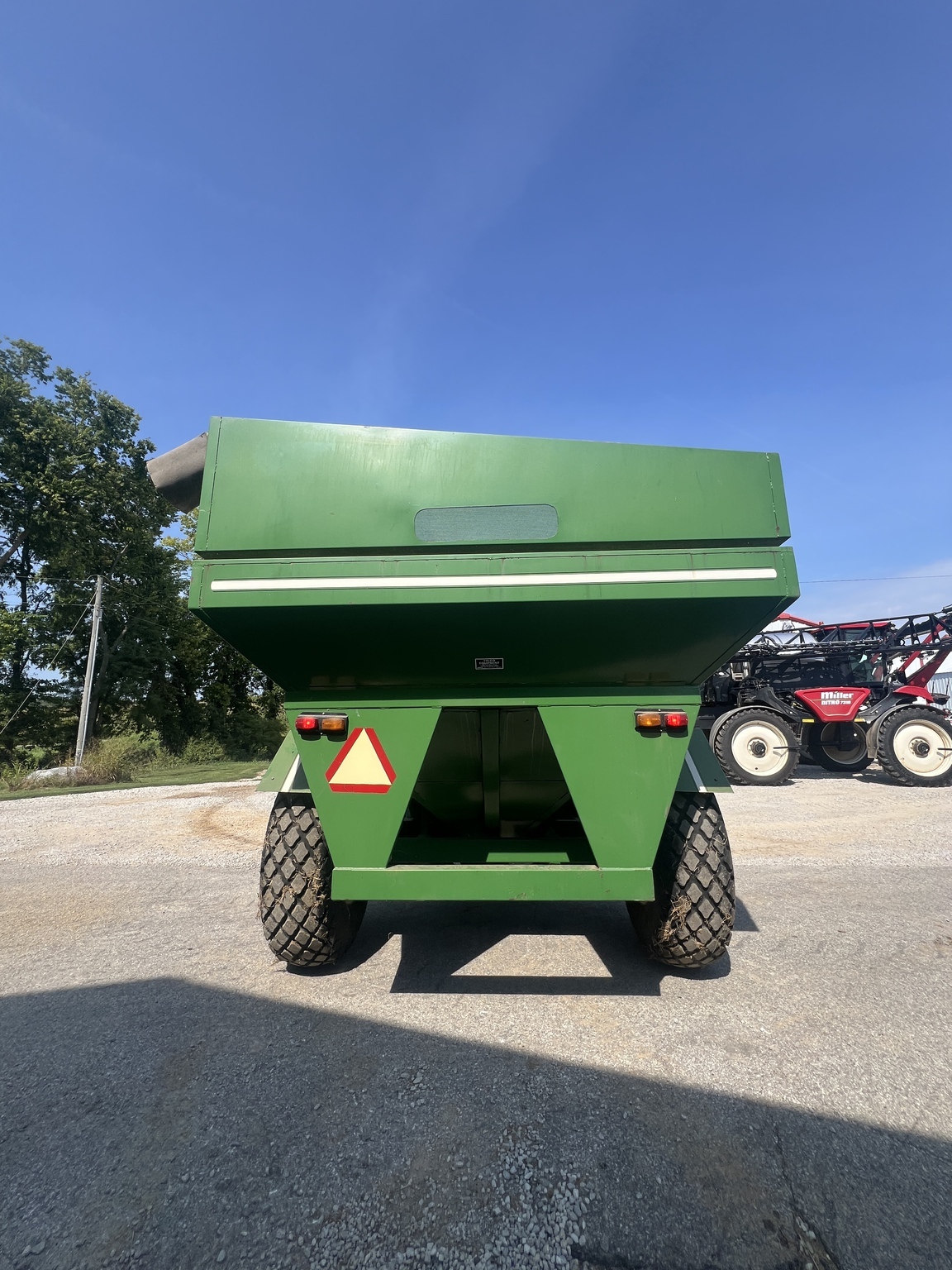  E-Z Trail 475 Grain Cart