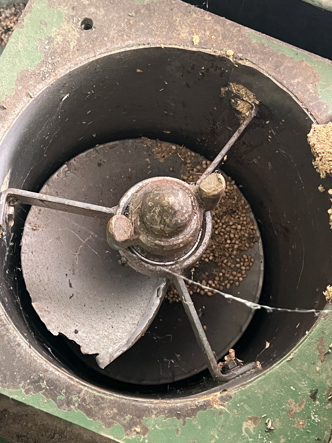  E-Z Trail 475 Grain Cart