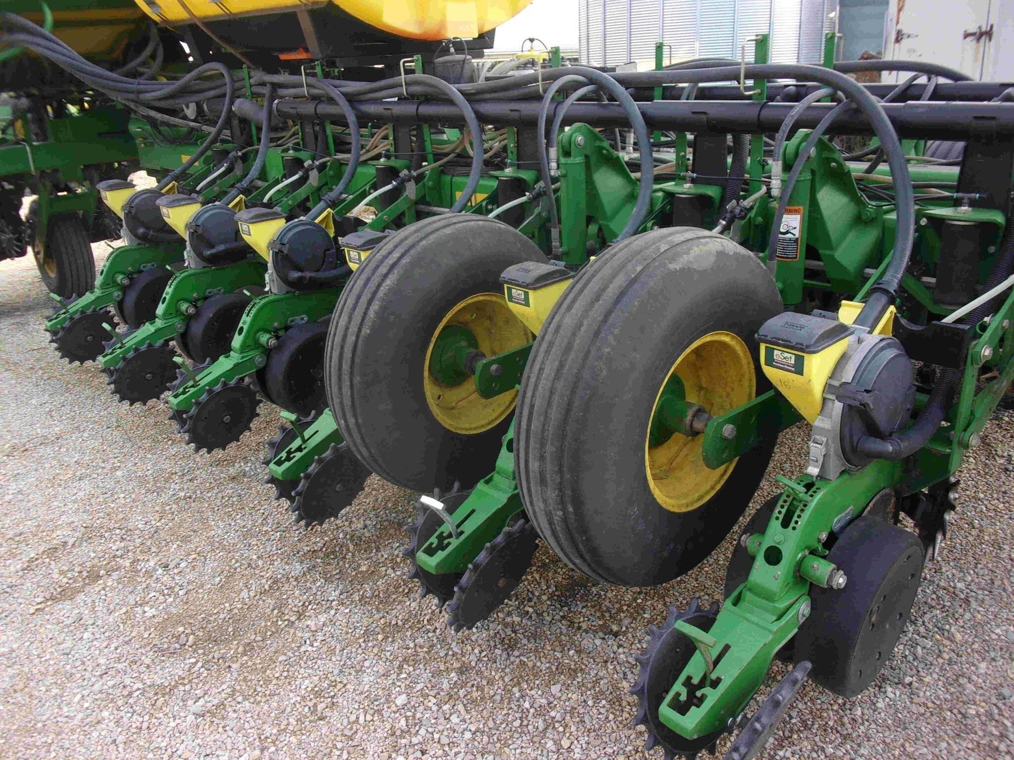 2004 John Deere 1770 Planter