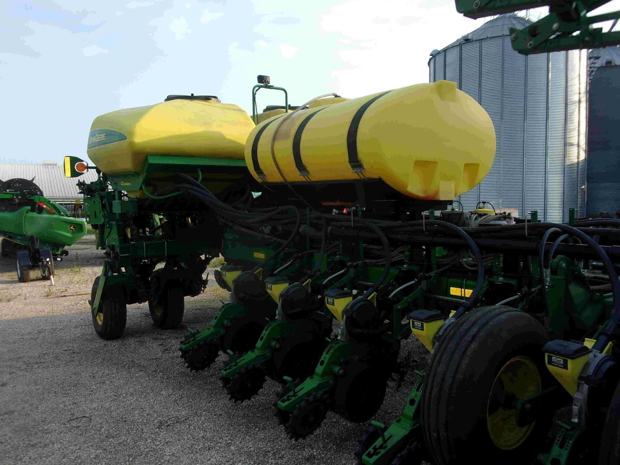 2004 John Deere 1770 Planter