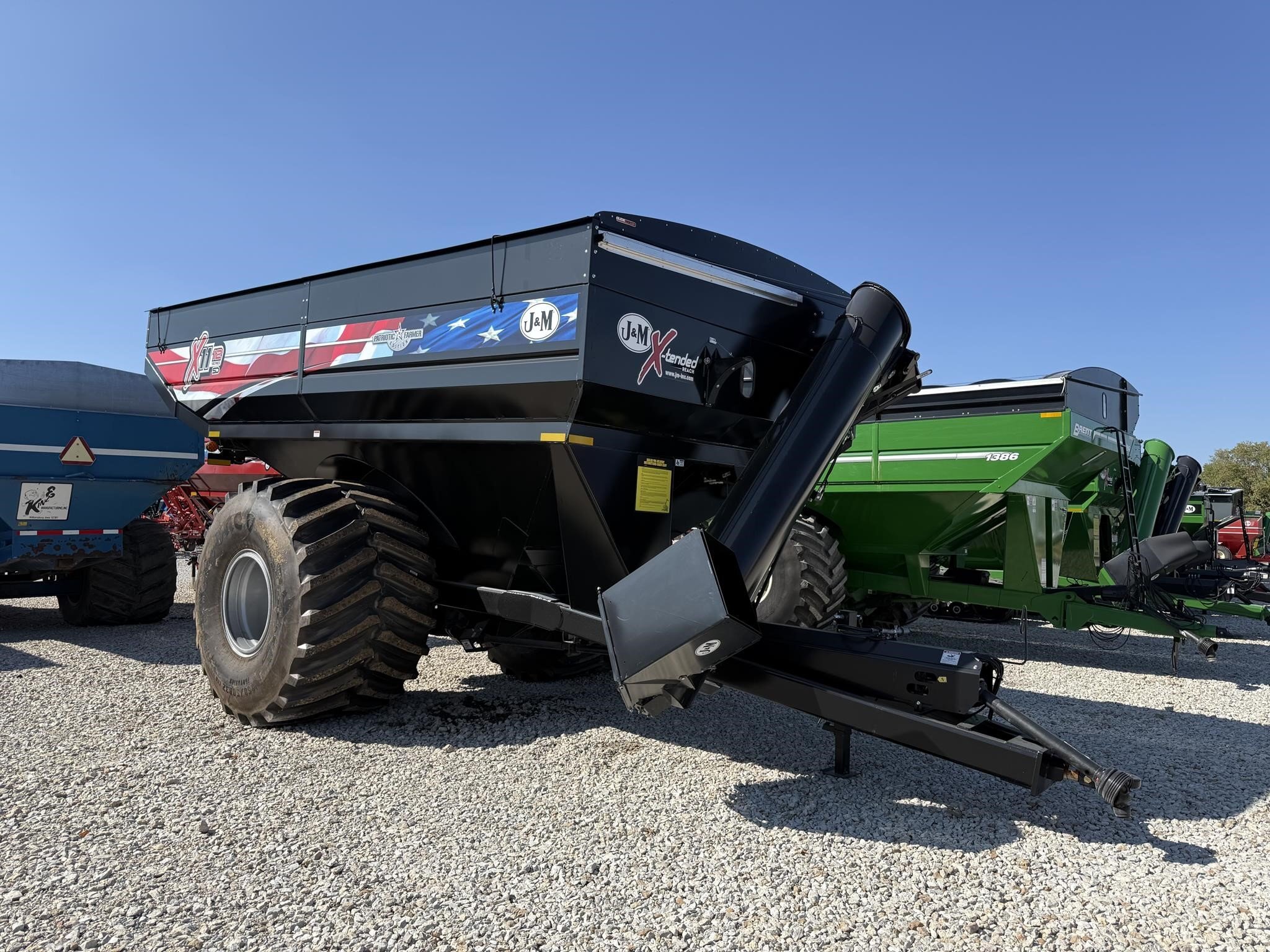 2026 J&M 1112 Grain Cart