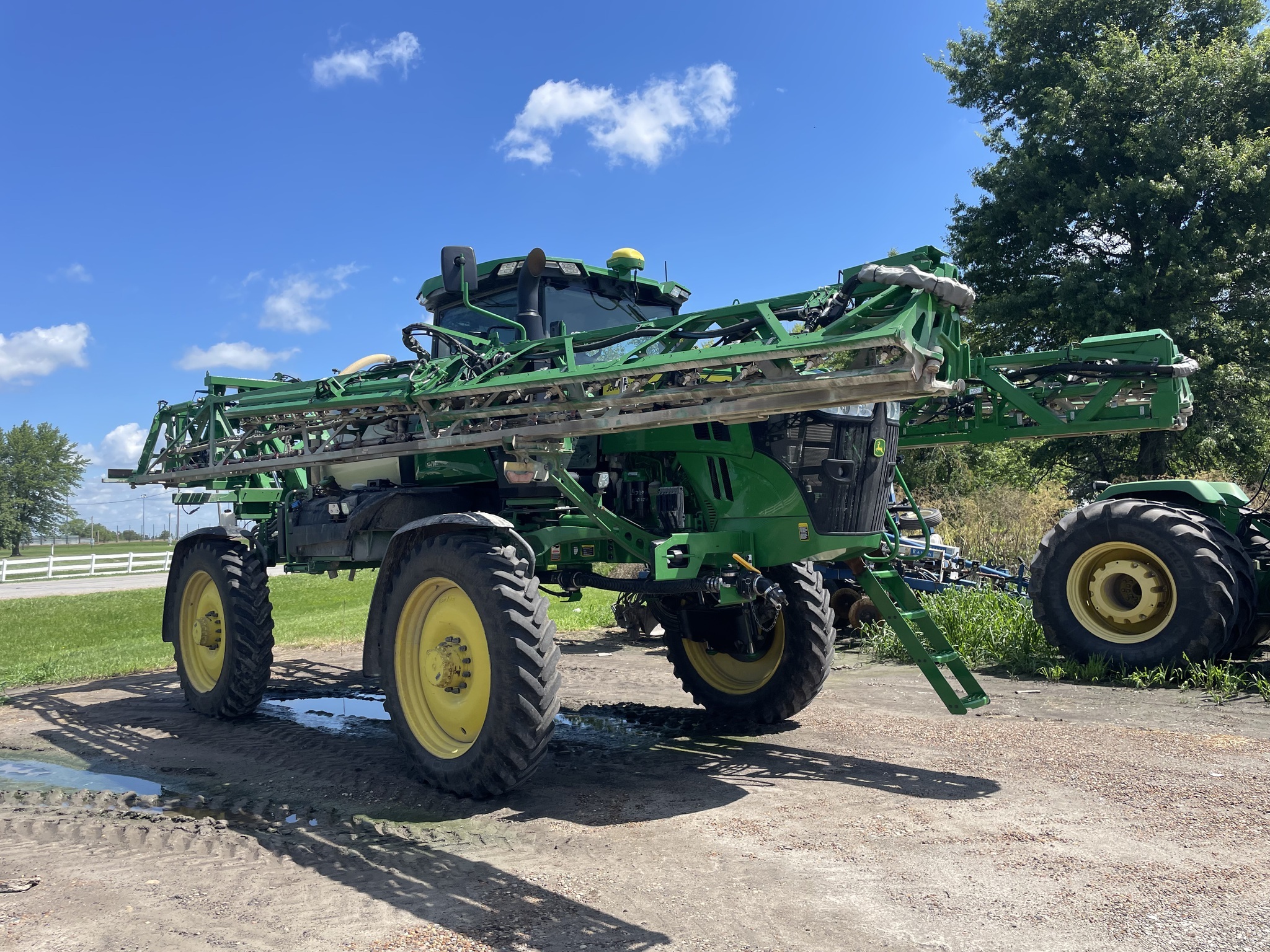 2022 John Deere 410R Self-Propelled Sprayer