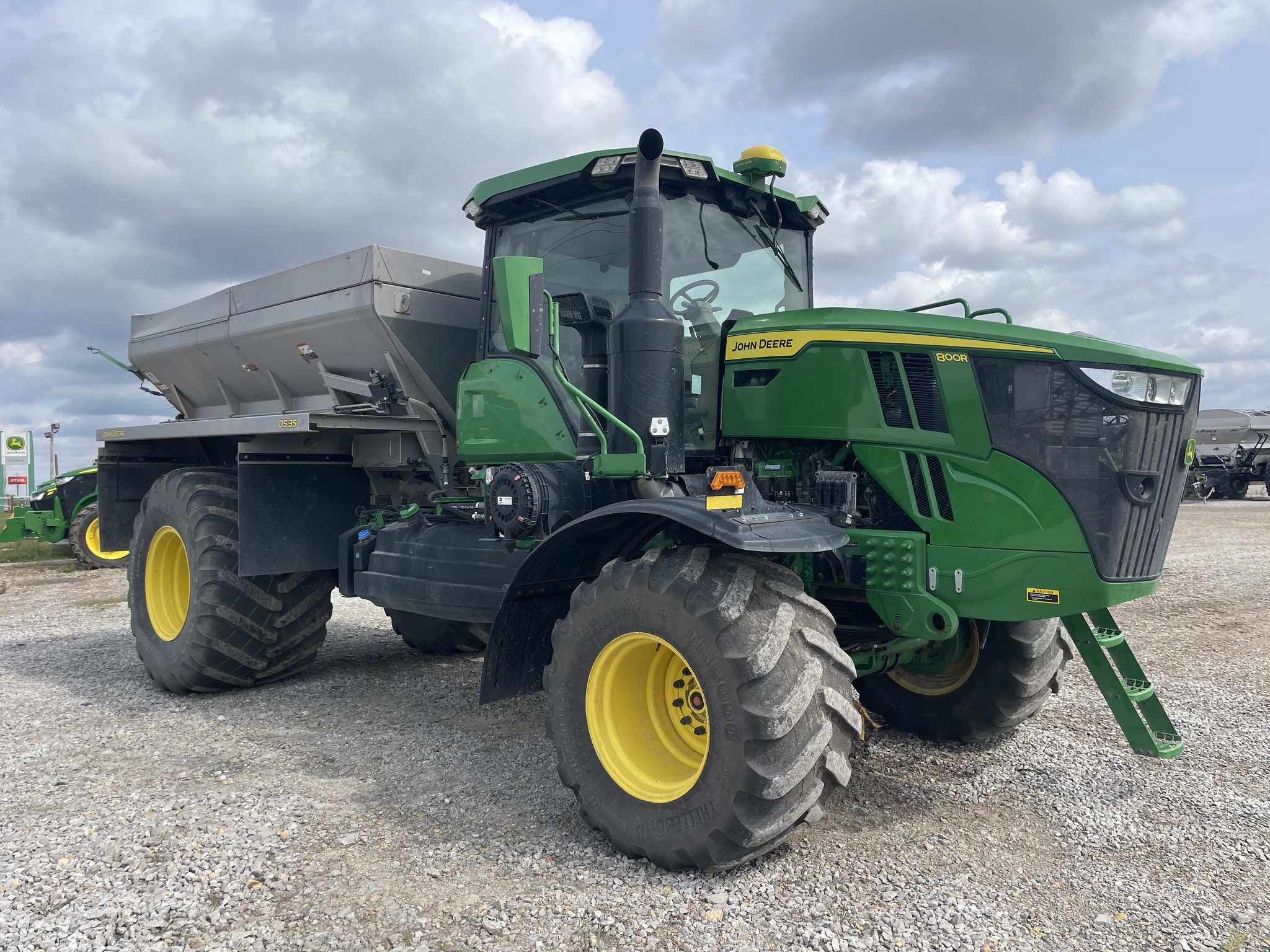 2022 John Deere 800R Self-Propelled Fertilizer Spreader