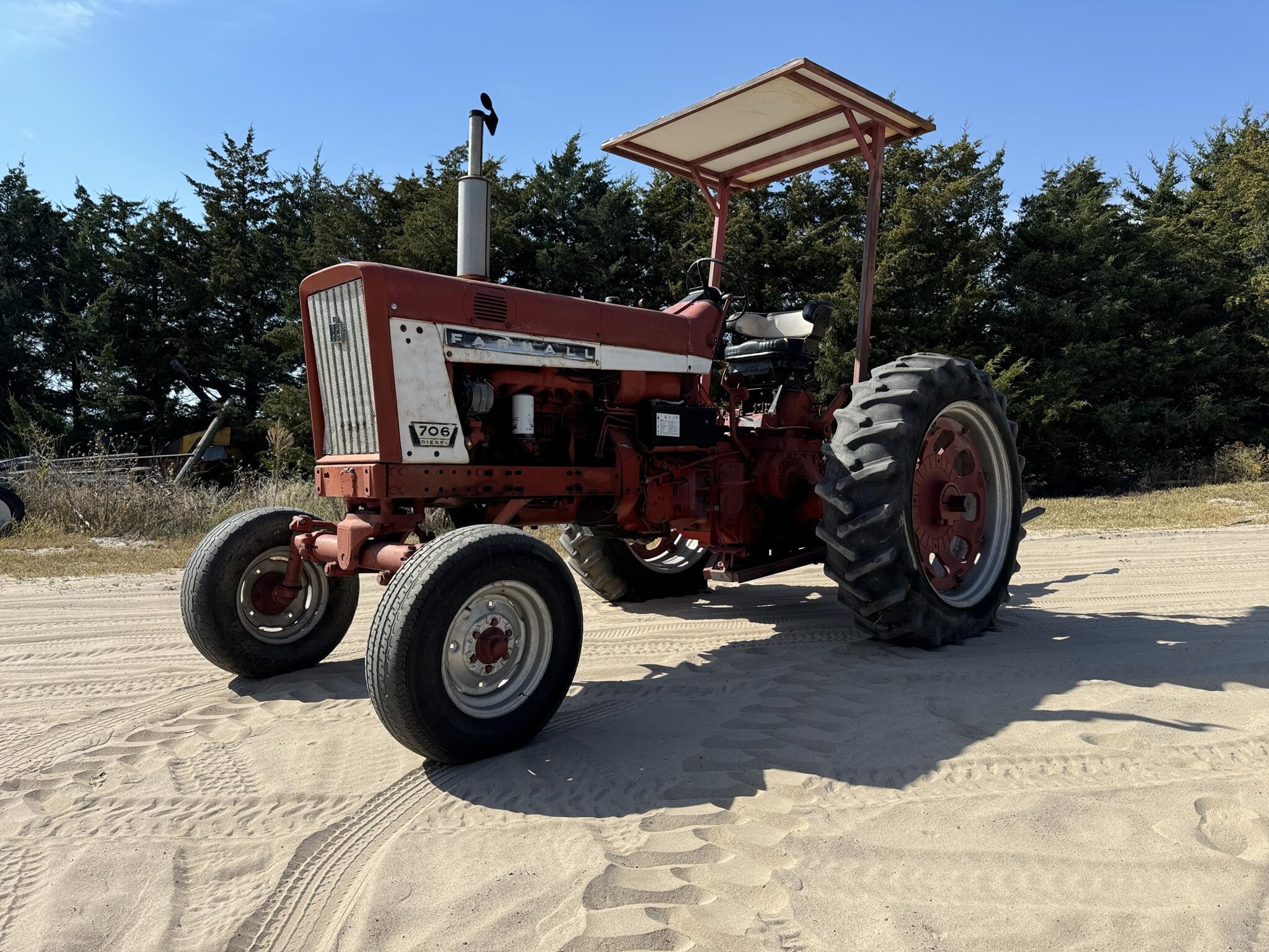 1965 International Harvester 706 Tractor