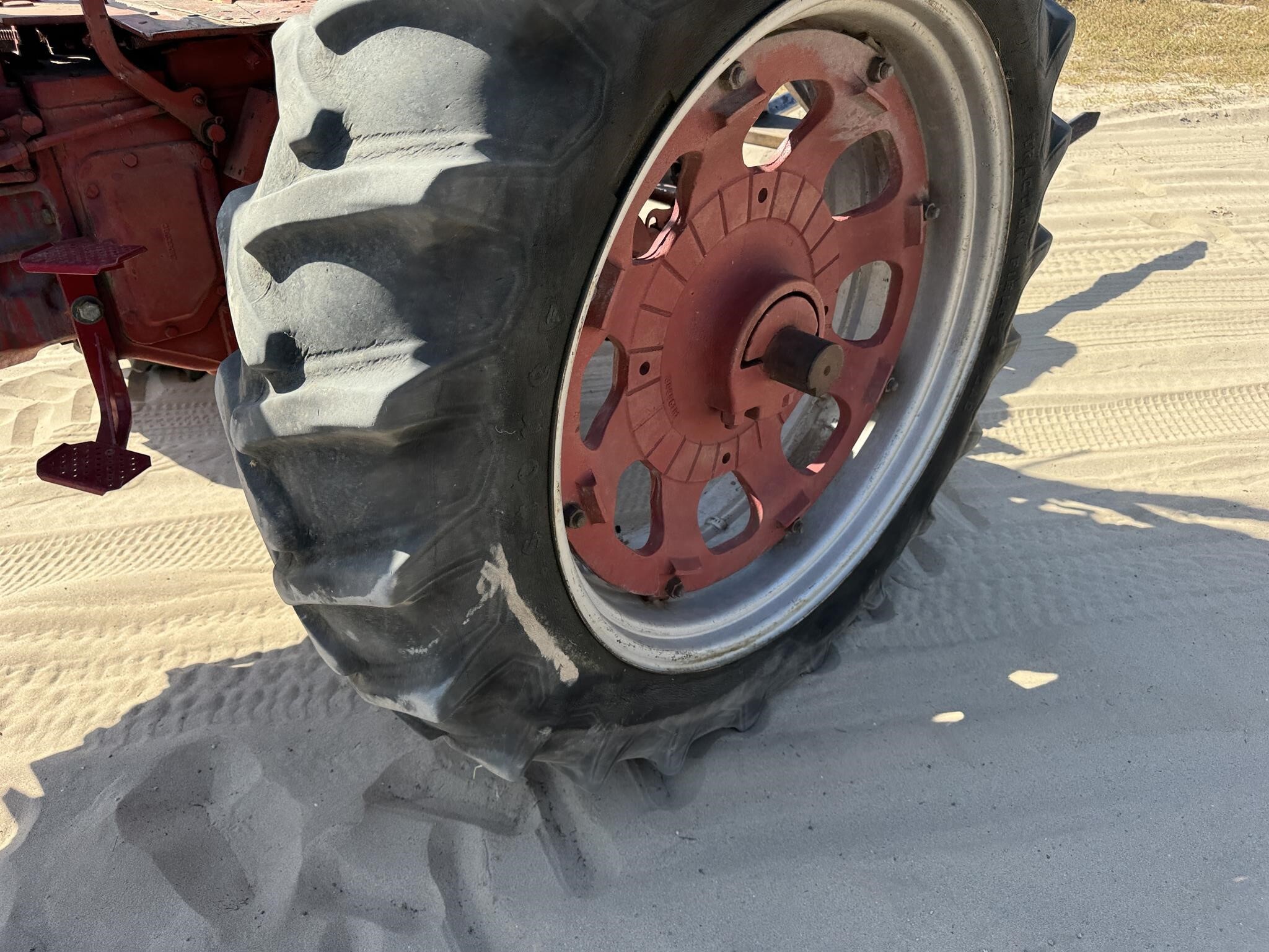 1965 International Harvester 706 Tractor
