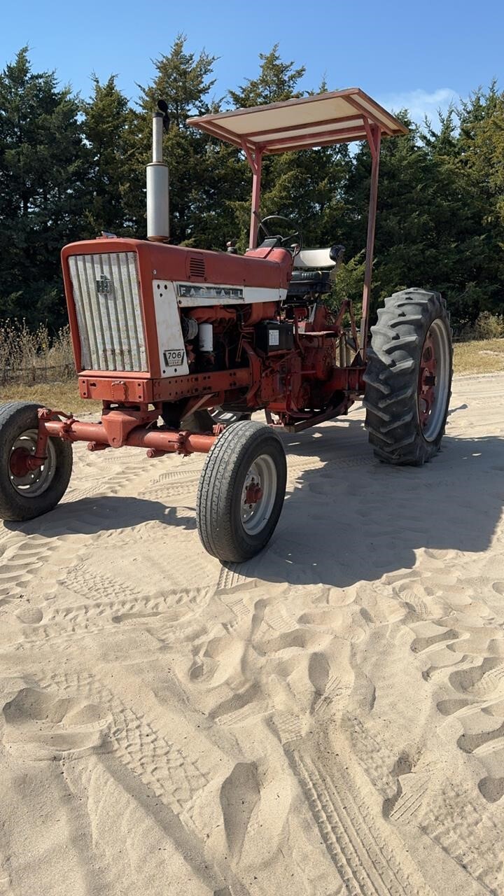 1965 International Harvester 706 Tractor