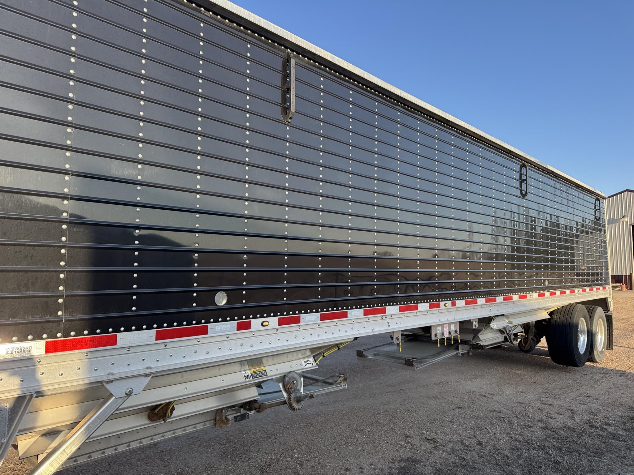 2020 Wilson Commander Grain Trailer