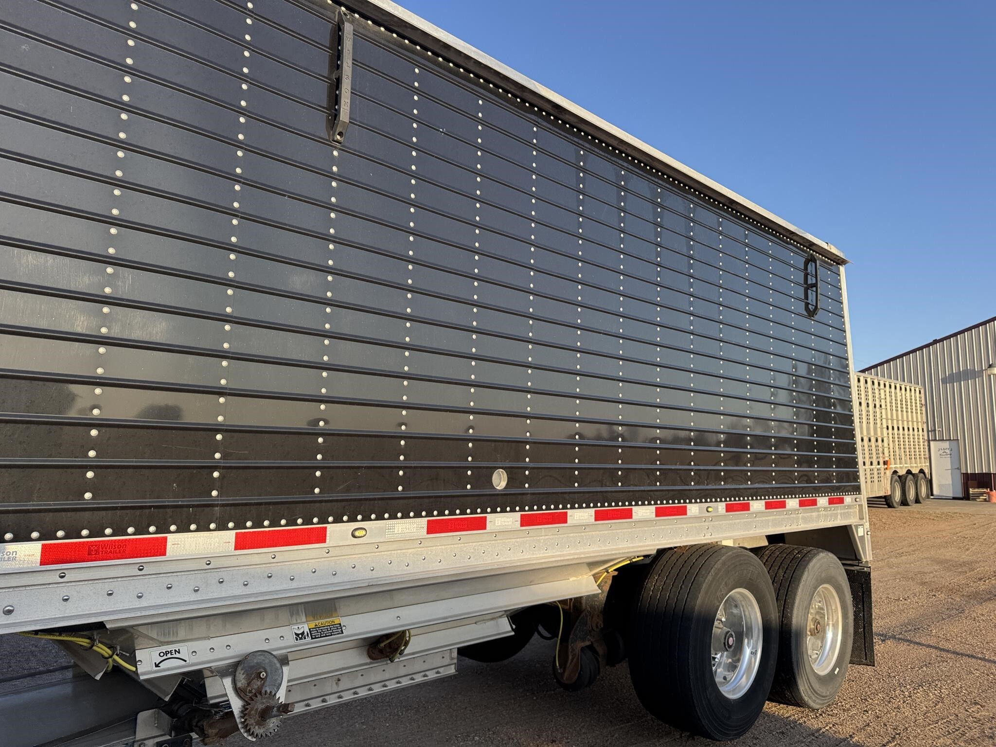 2020 Wilson Commander Grain Trailer