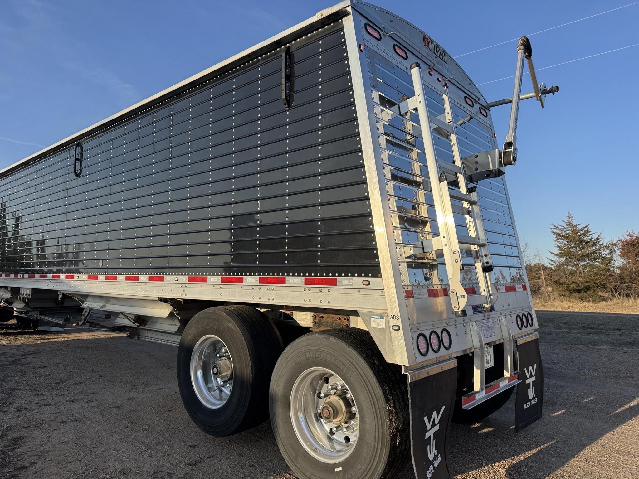 2020 Wilson Commander Grain Trailer