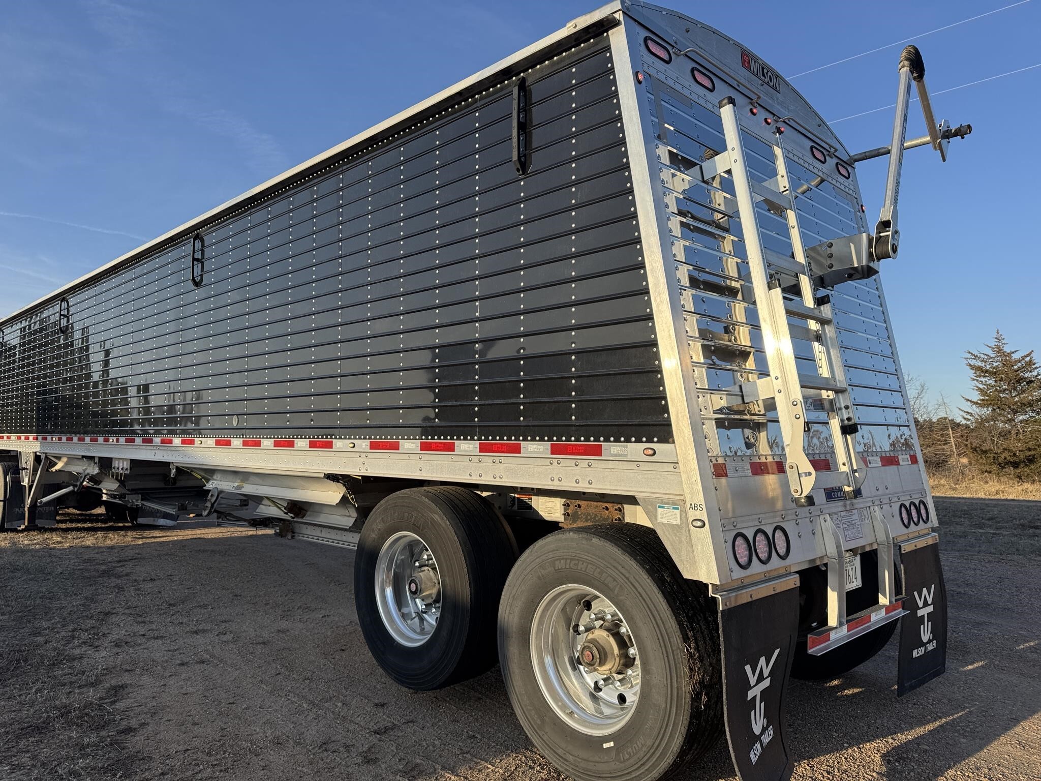 2020 Wilson Commander Grain Trailer