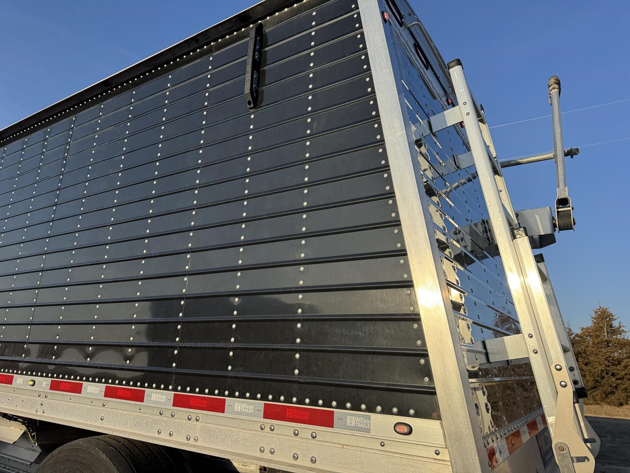 2020 Wilson Commander Grain Trailer